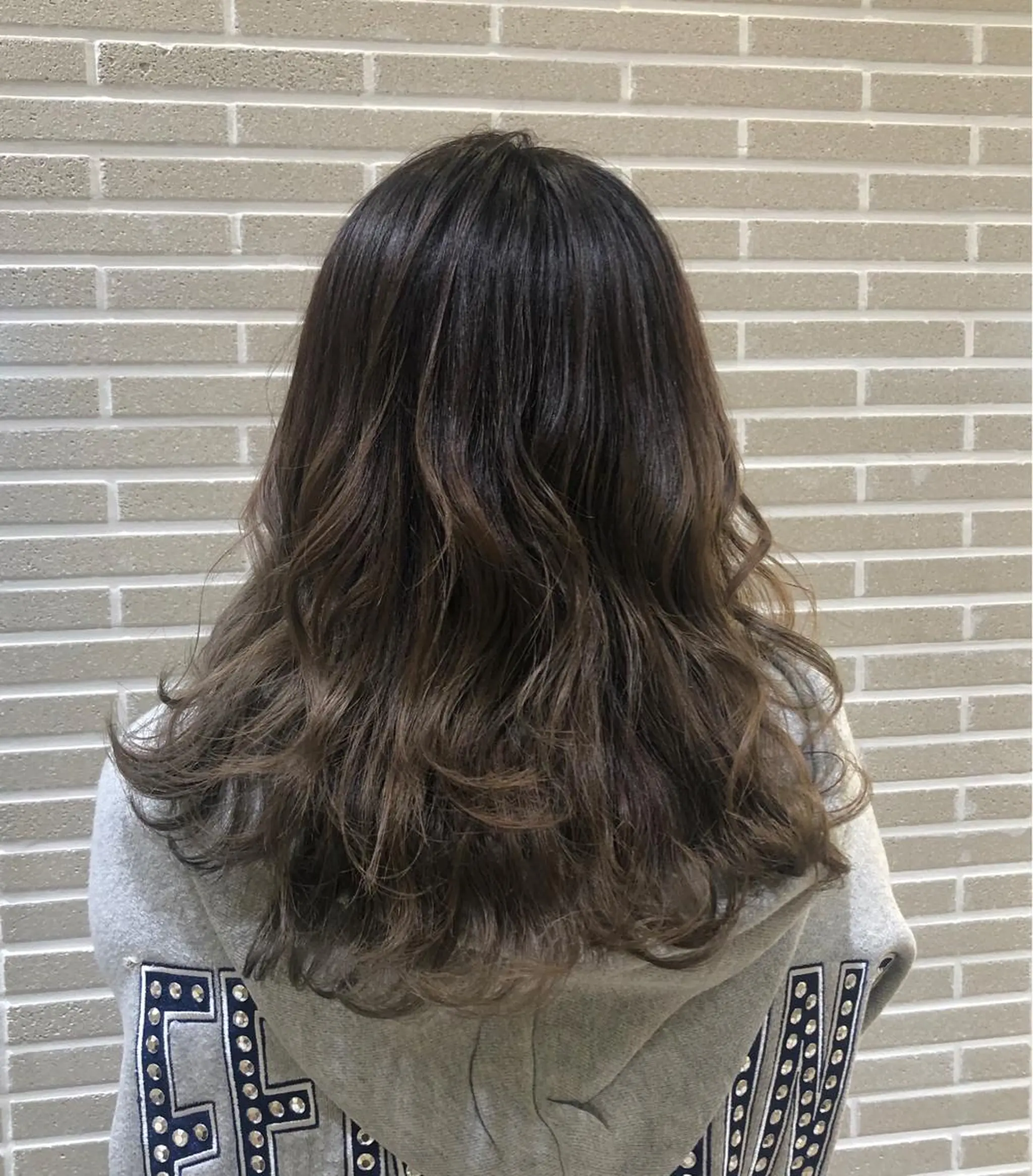 セミロング カット ヘアカラー トリートメント 植田 菜月のヘアスタイル