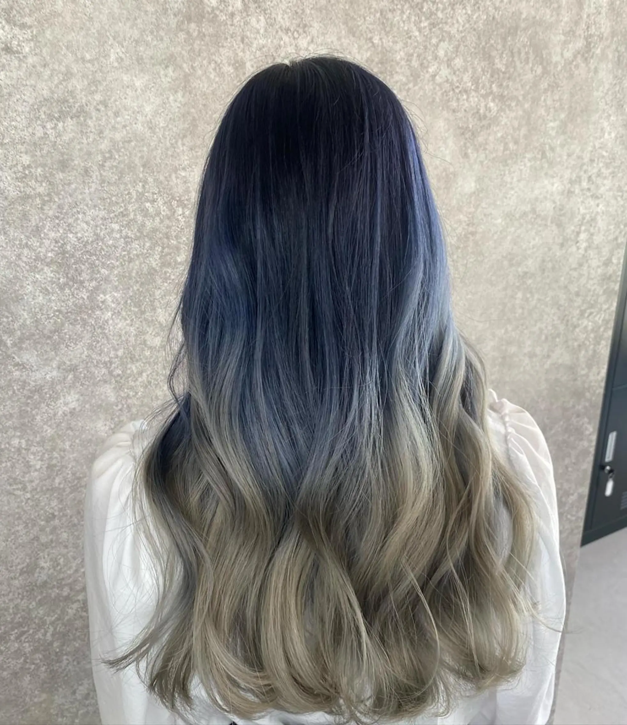 ロング カラー ブルーカラー ブルージュ グラデーションカラー グレージュ ネイビーカラー UNDER vr 【アンダーバー】のヘアスタイル