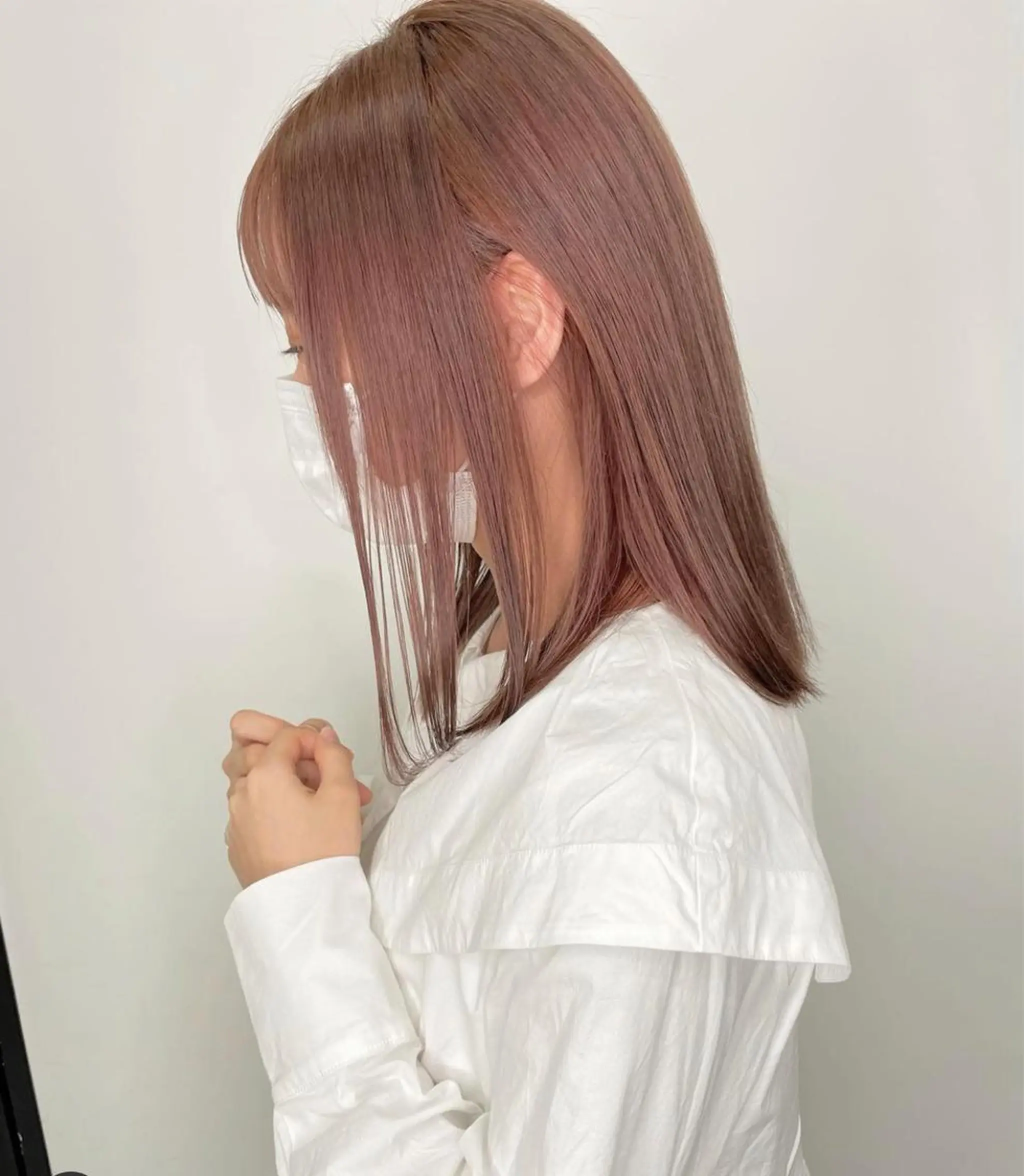 ミディアム カット ヘアカラー トリートメント サロウィン新宿三丁目East所属・顔周りレイヤー/新宿 /モテ艶カラー/航介のヘアスタイル