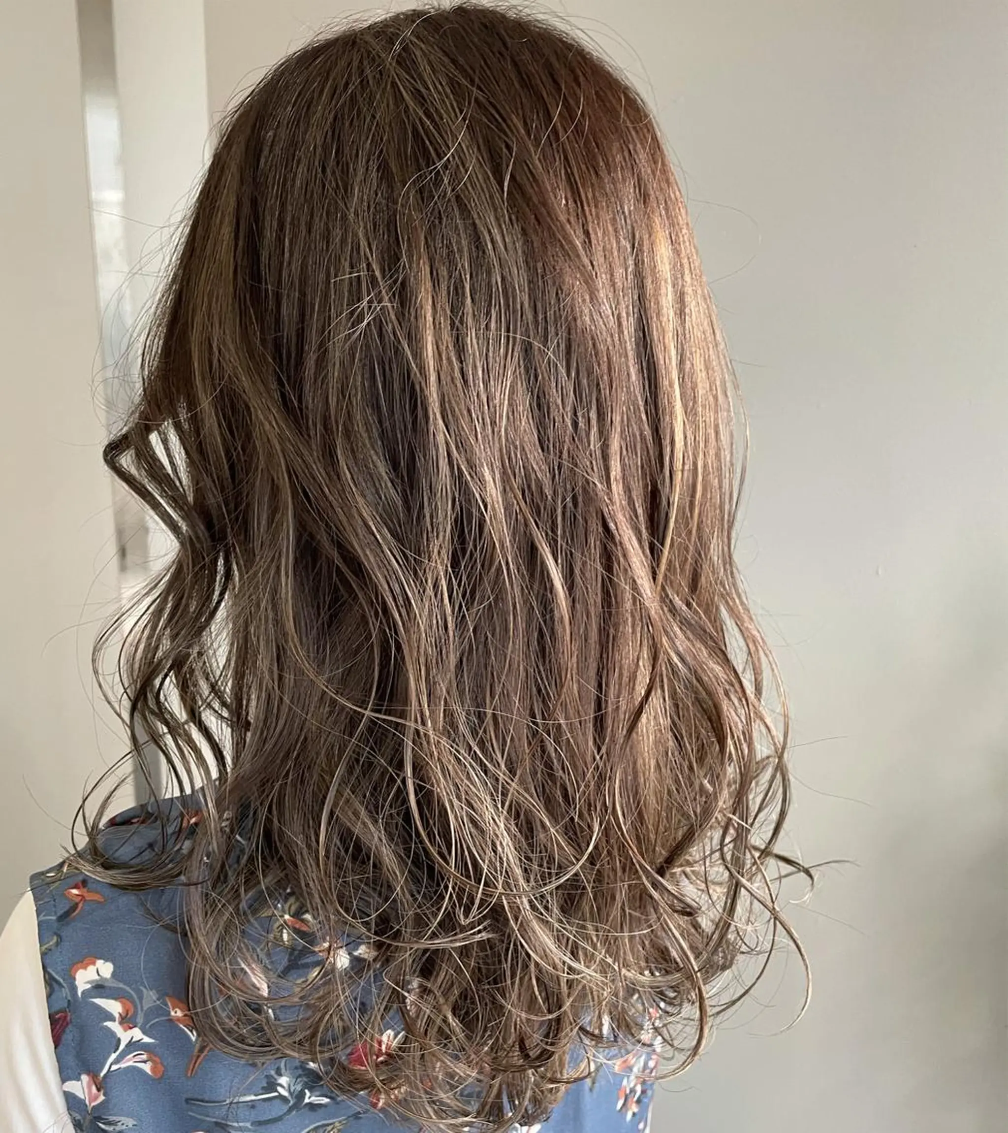 セミロング カラー ヘアカラー 心斎橋韓国ボブ 好原良真のヘアスタイル