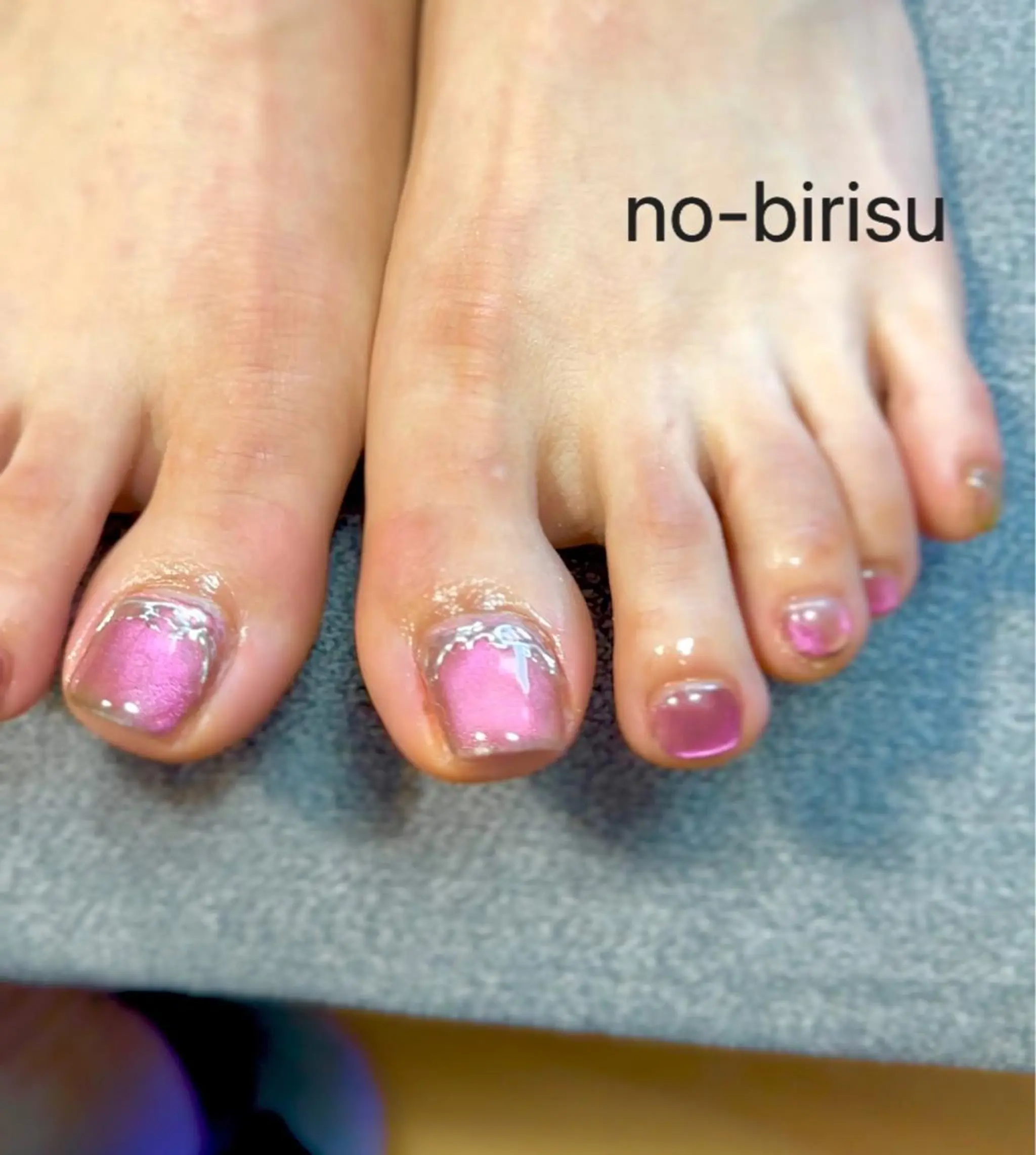 ネイル マグネットネイル フットネイル no-birisu nailのネイルデザイン