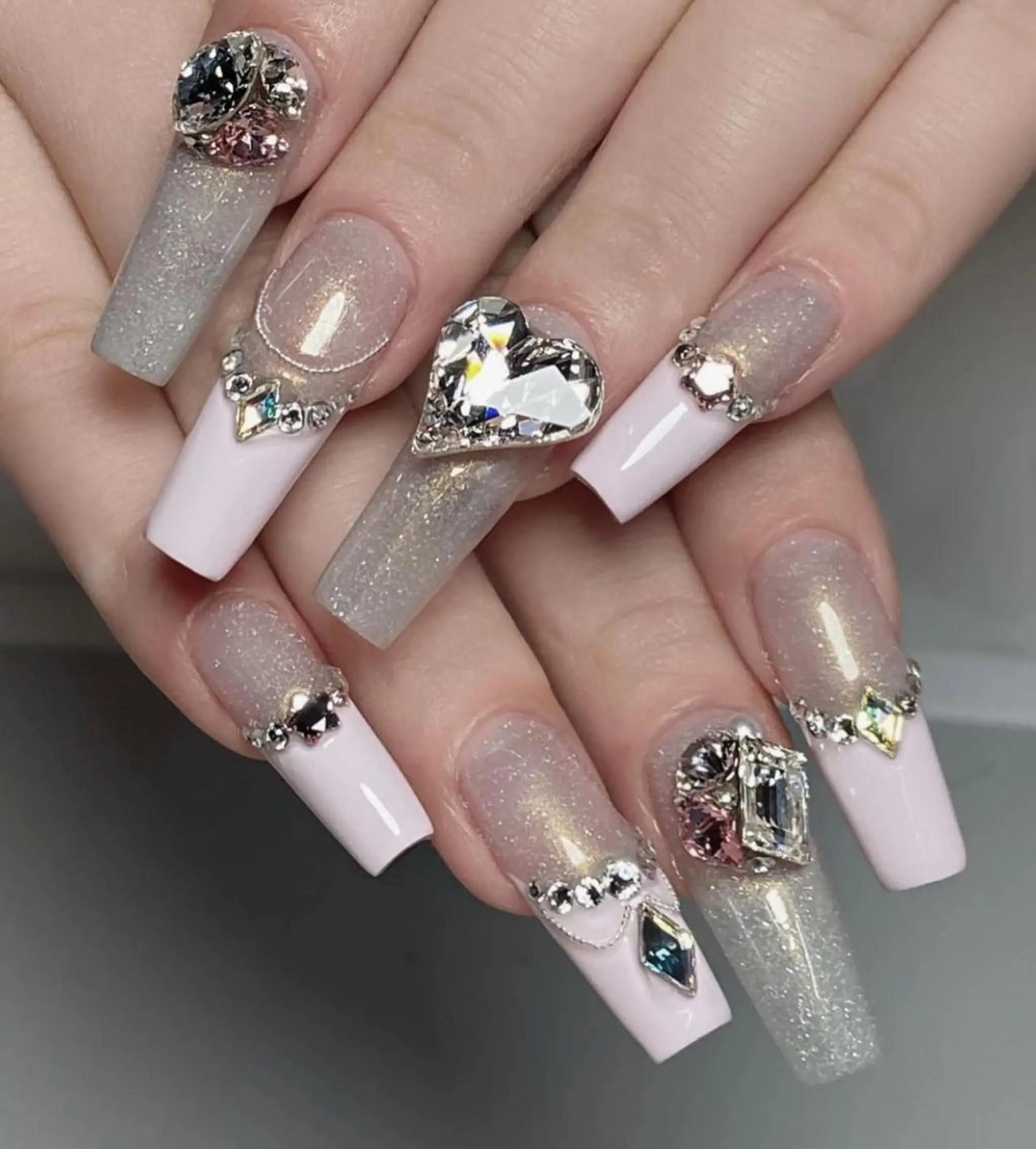 ネイル アートネイル 長さ出し ネイルチップ Queens momoのネイルデザイン