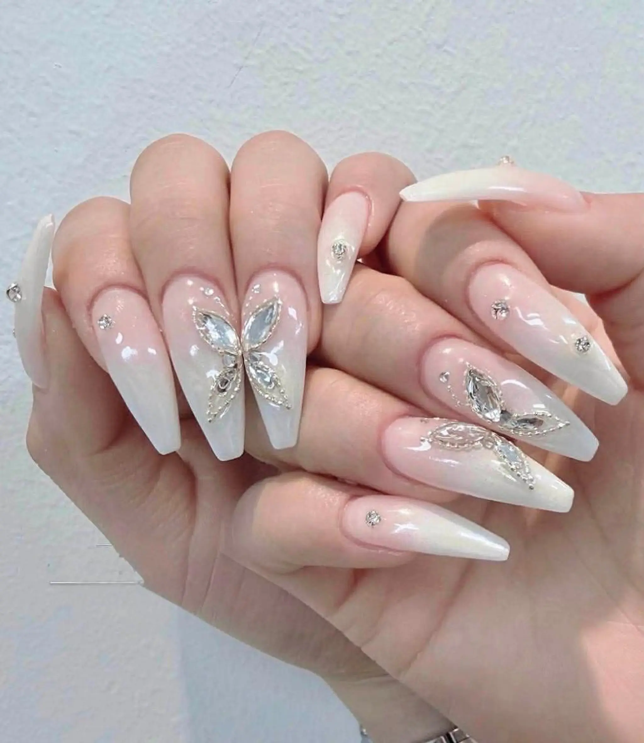 ロング パーマ 韓国風ヘア ニュアンスパーマ ハンドネイル Bling Salonのネイルデザイン