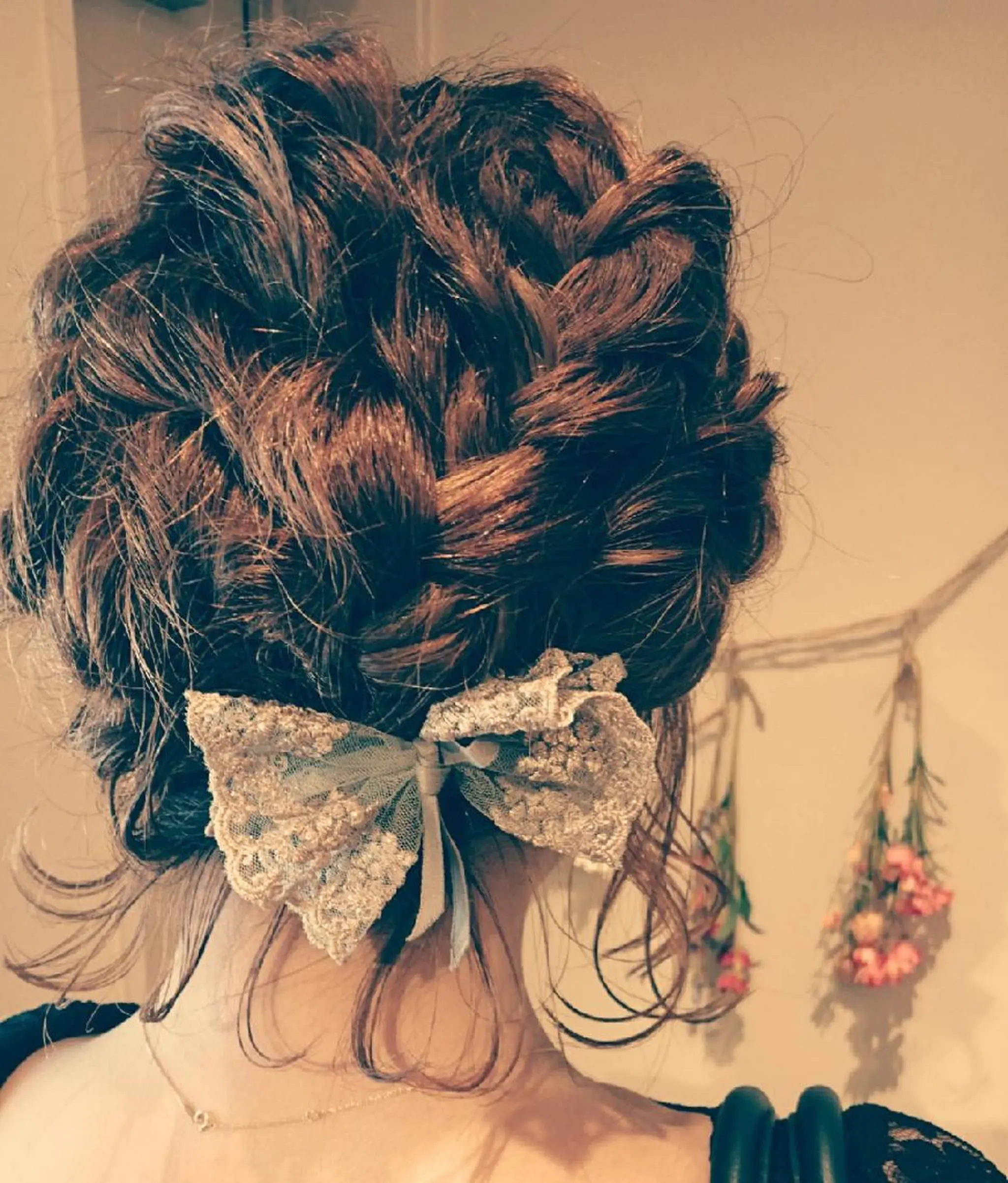 ヘアアレンジ ショート ボブ おくれ毛 外ハネヘア ヘアセット/髪質改善 /カラー/TADOのヘアスタイル