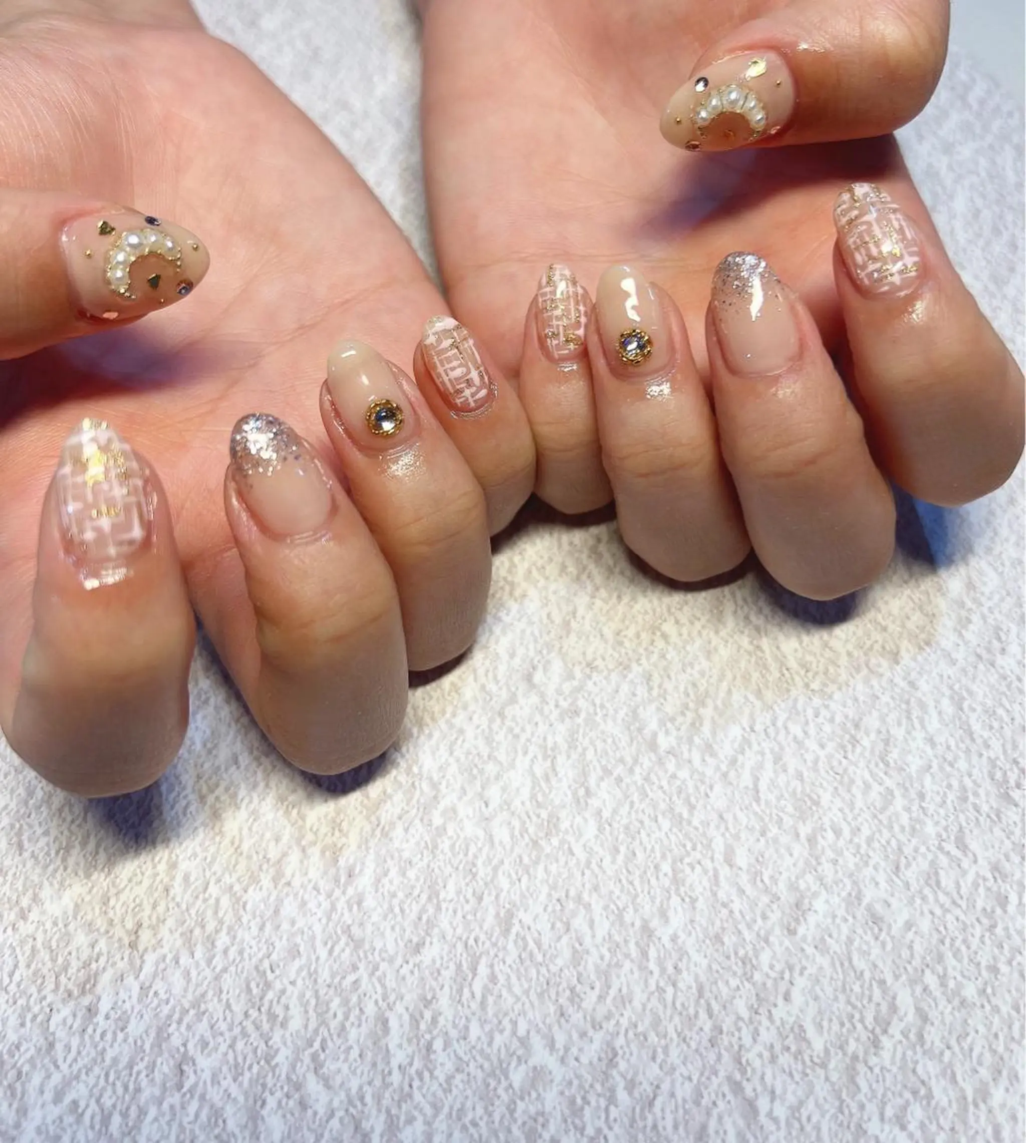 ネイル フレンチネイル ジェルネイル 韓国ネイル 持ち込み パラジェル ハンドネイル ハンドケア ちゅるんネイル🪄 耳ツボジュエリー🔗のネイルデザイン