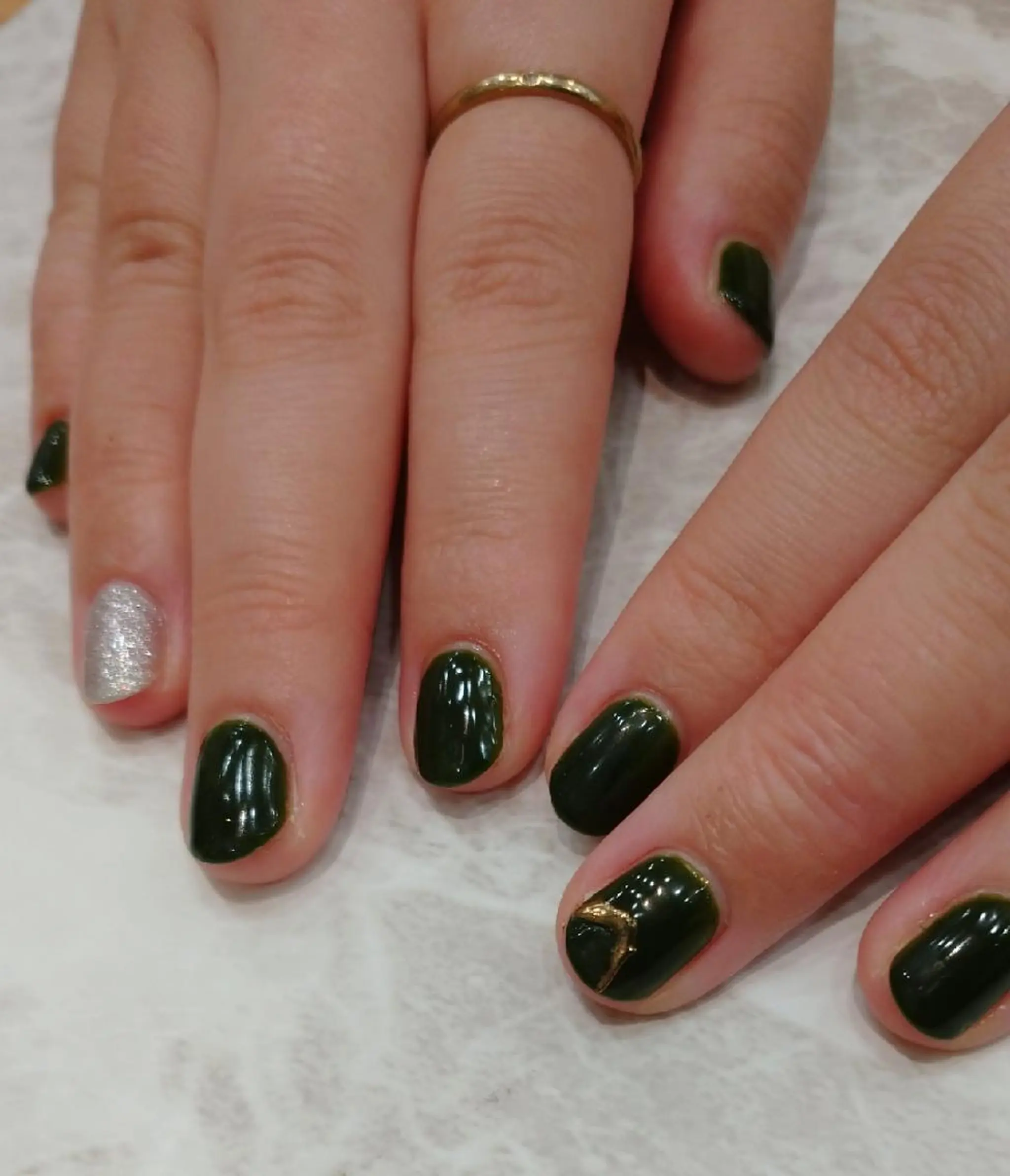 ネイル グリーン シルバー ハンドネイル 會田 瑠衣のネイルデザイン