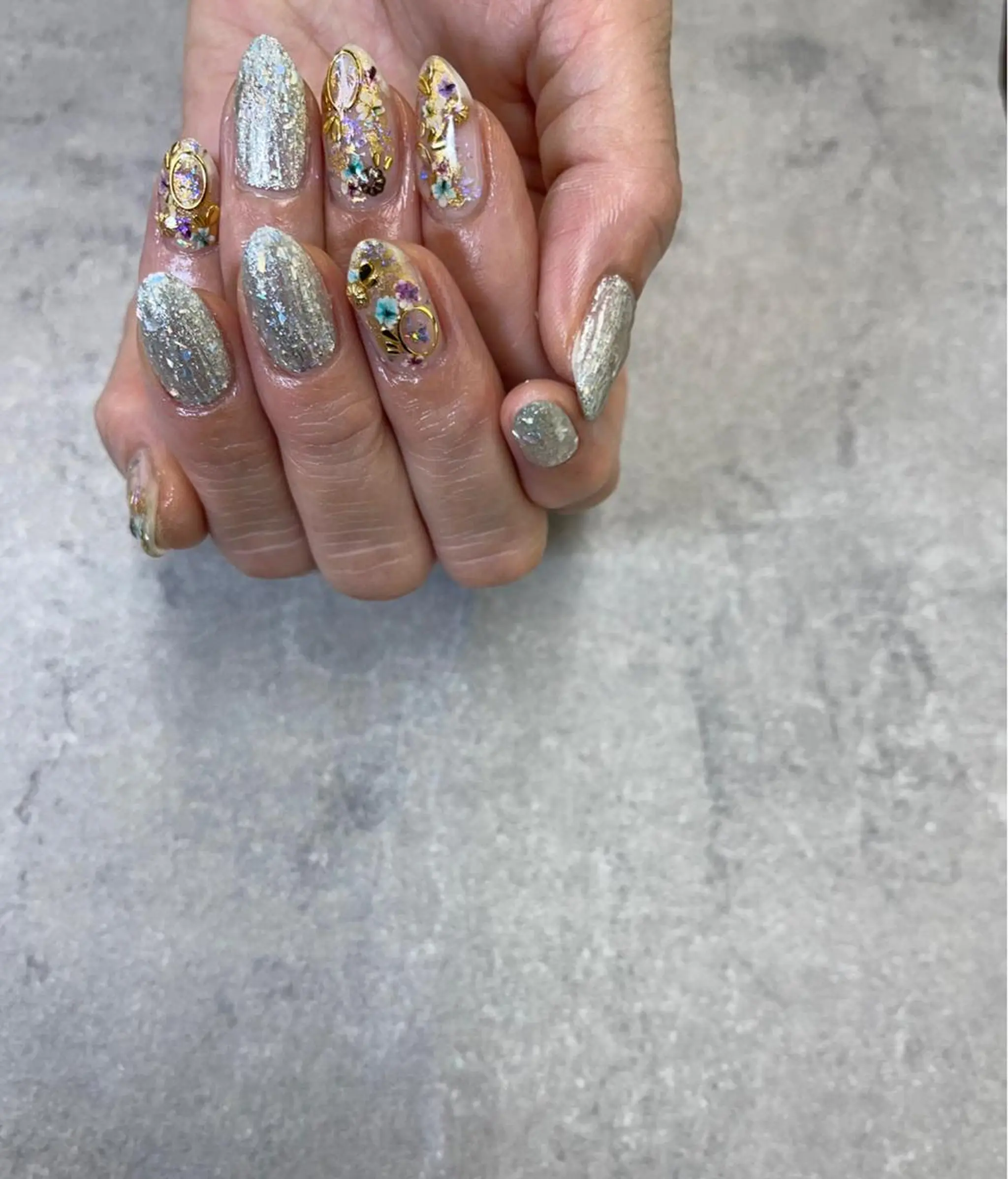 ネイル ゴールド シルバー ハンドネイル ハンドケア FASTNAIL PLUS 新宿店のネイルデザイン