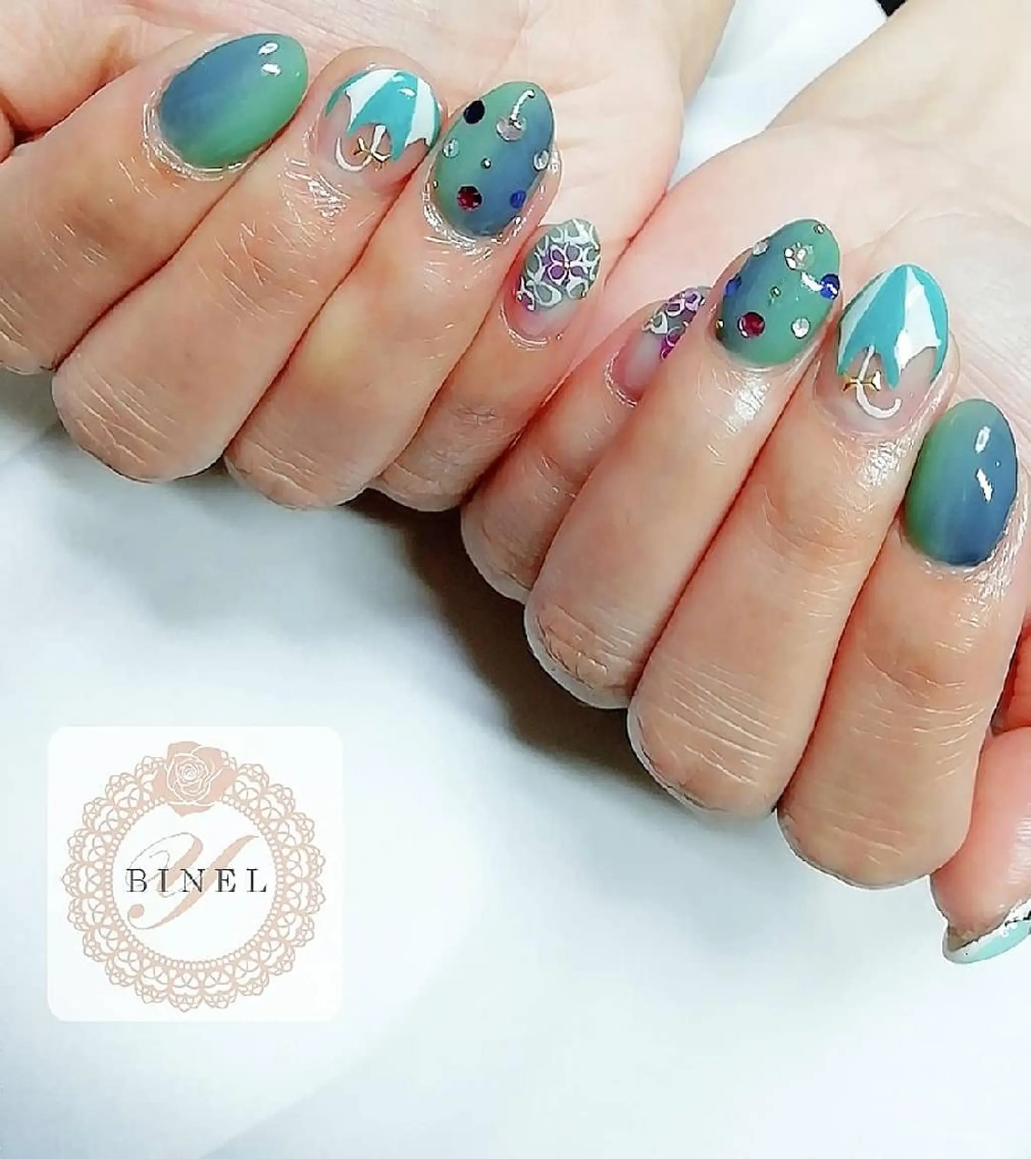 ネイル グラデーション ハンドネイル Nail Salon Y.BINELのネイルデザイン