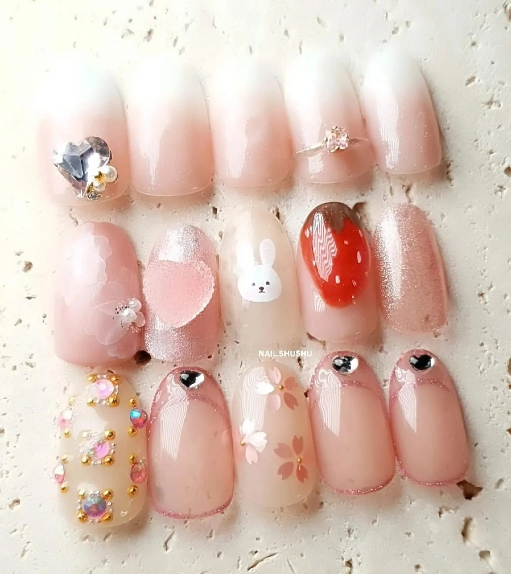 ネイル 持ち込み ニュアンスネイル シンプルネイル 冬ネイル 3dパーツ/流行り 👧shushu❤️のネイルデザイン