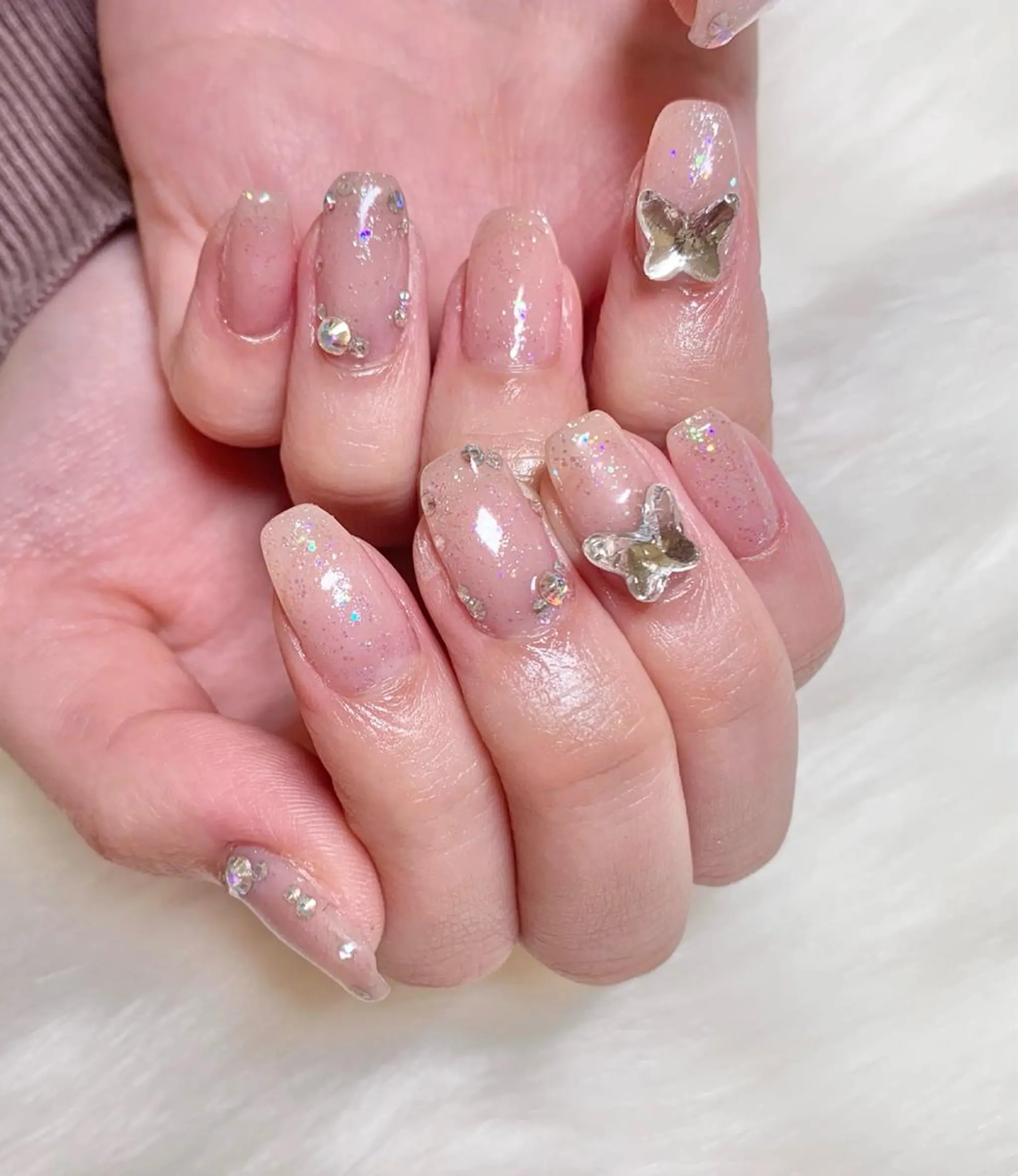 セミロング ネイル 韓国風ヘア キラキラネイル 韓国ネイル ラメ(グリッター) シンプルネイル ハンドネイル R nailのネイルデザイン