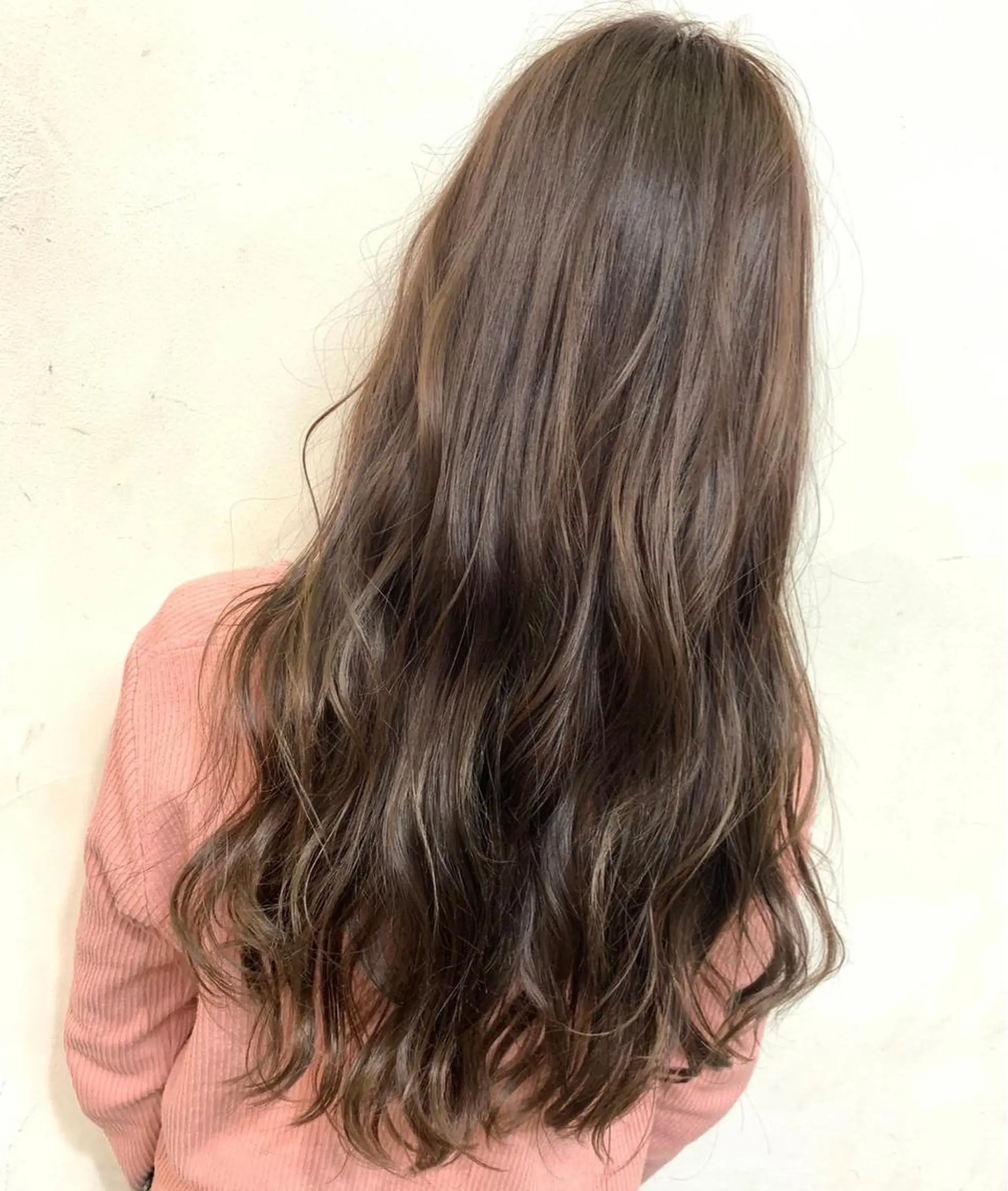 ロング 渡部凌我 小顔ウルフ ハイトーンカラーのヘアスタイル