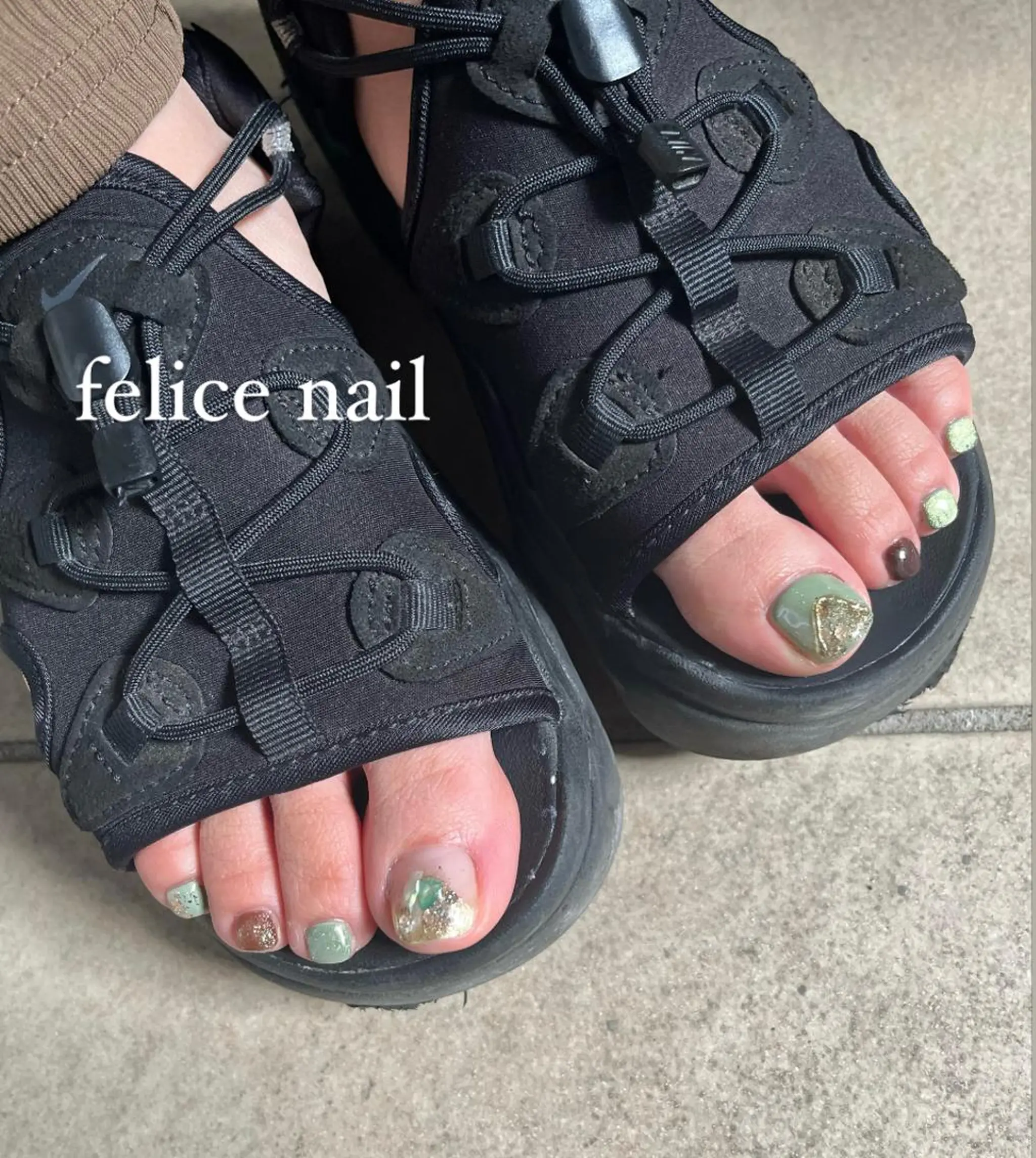 ネイル フットネイル マグネットネイル ニュアンスネイル オフィスネイル 夏ネイル felice nailのネイルデザイン