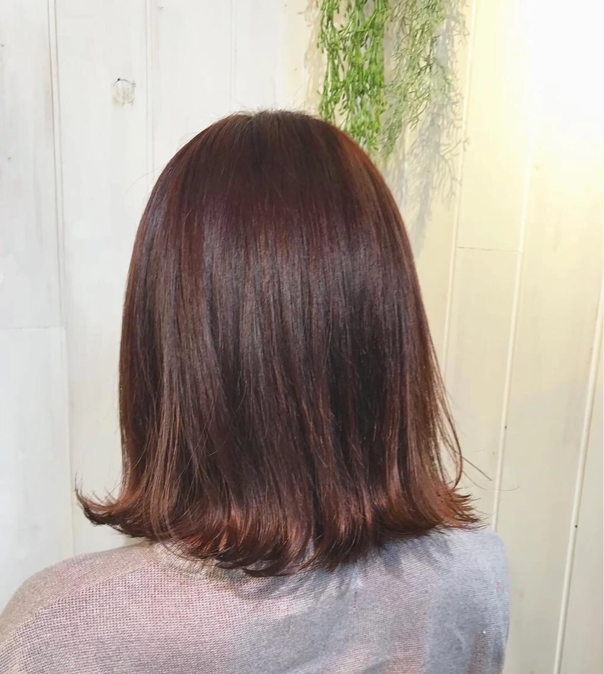 ミディアム カラー ヘアアレンジ カット ヘアカラー レイヤーカット✖️ 柔らかベージュカラーのヘアスタイル