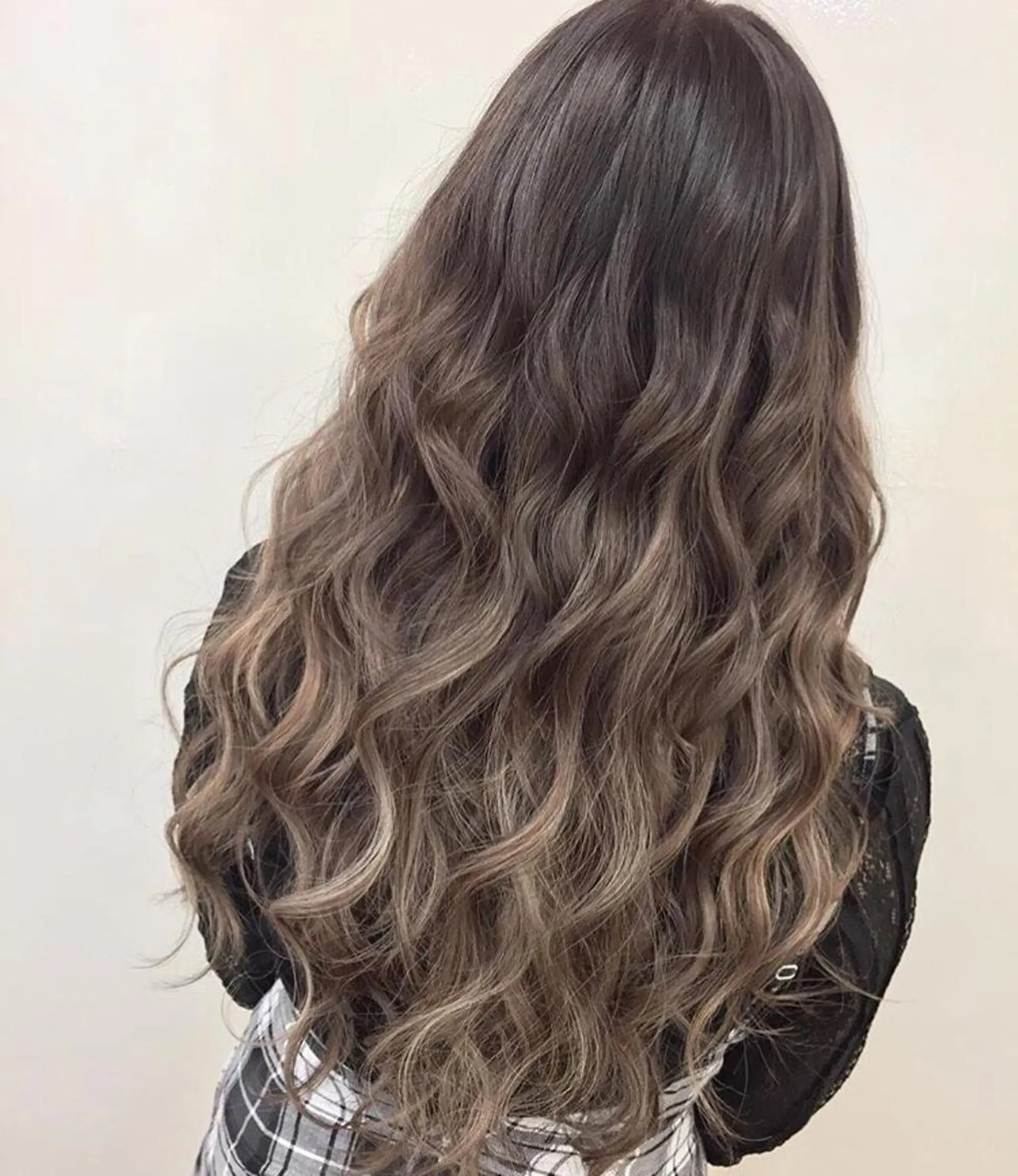 ロング カラー パーマ 大阪レミーエクステ チビ編み込みのヘアスタイル