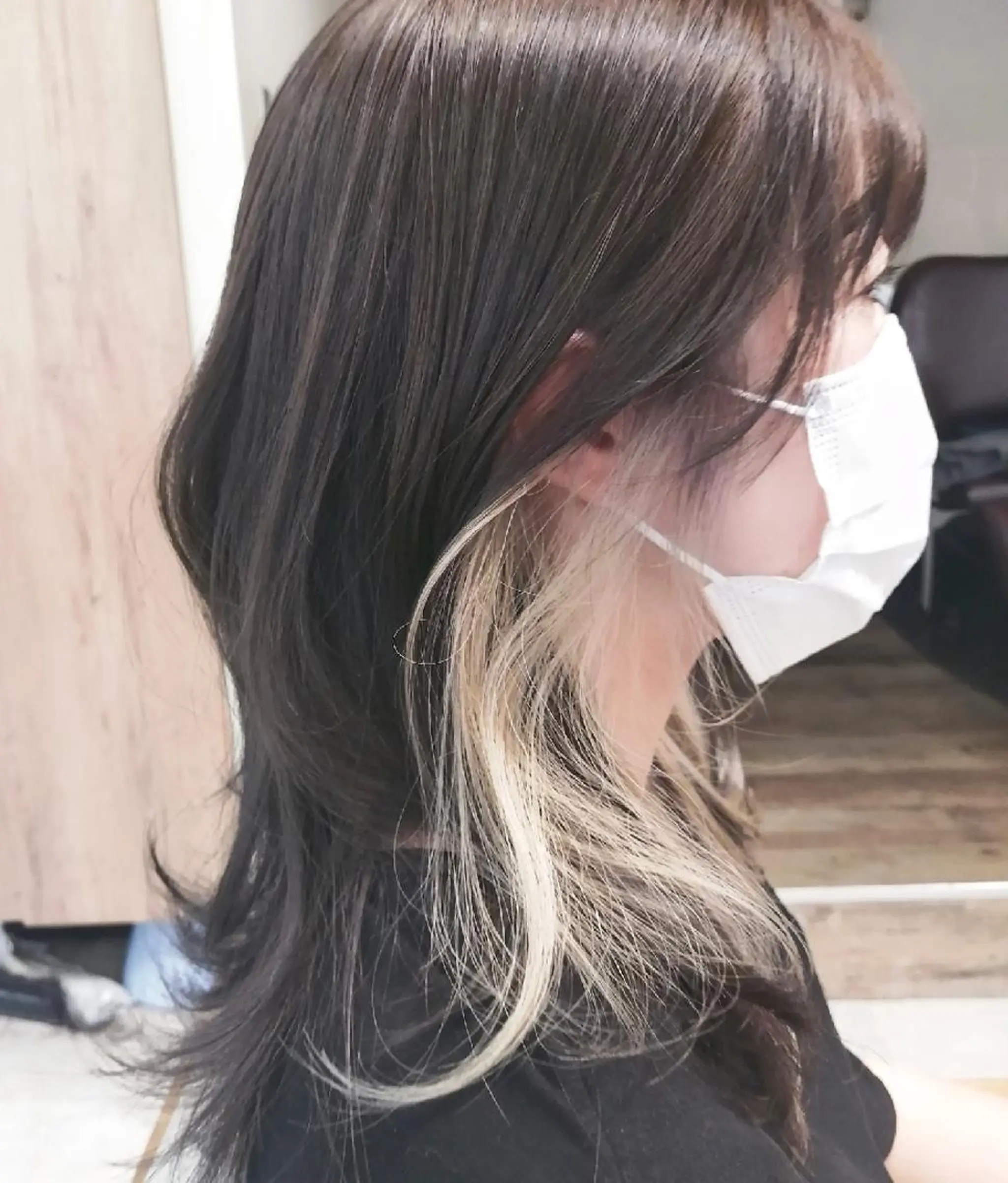 カラー セミロング インナーカラー くびれヘア hase _のヘアスタイル