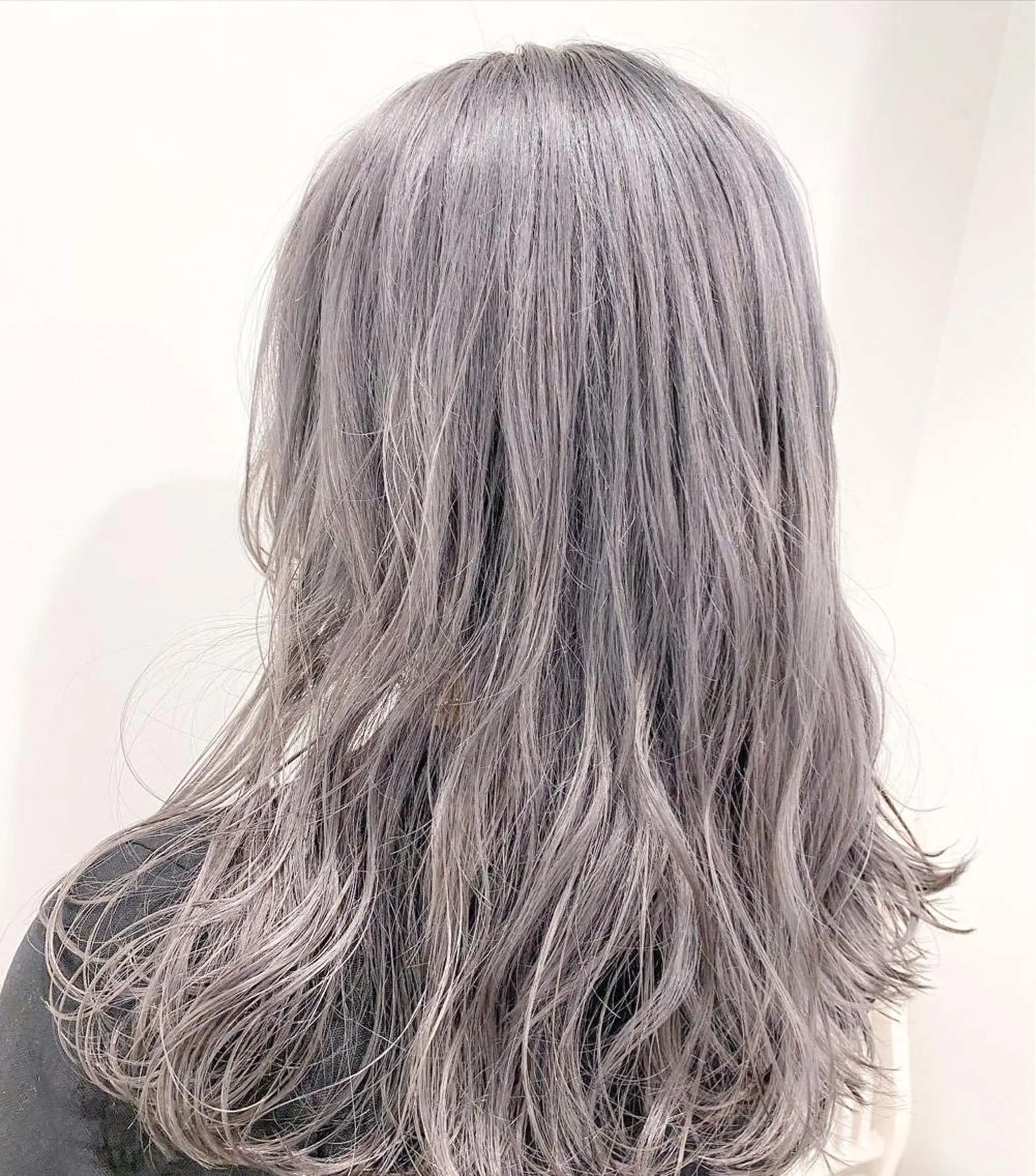 セミロング カラー ハイライト/ブリーチ バレイヤージュ関佳祐のヘアスタイル