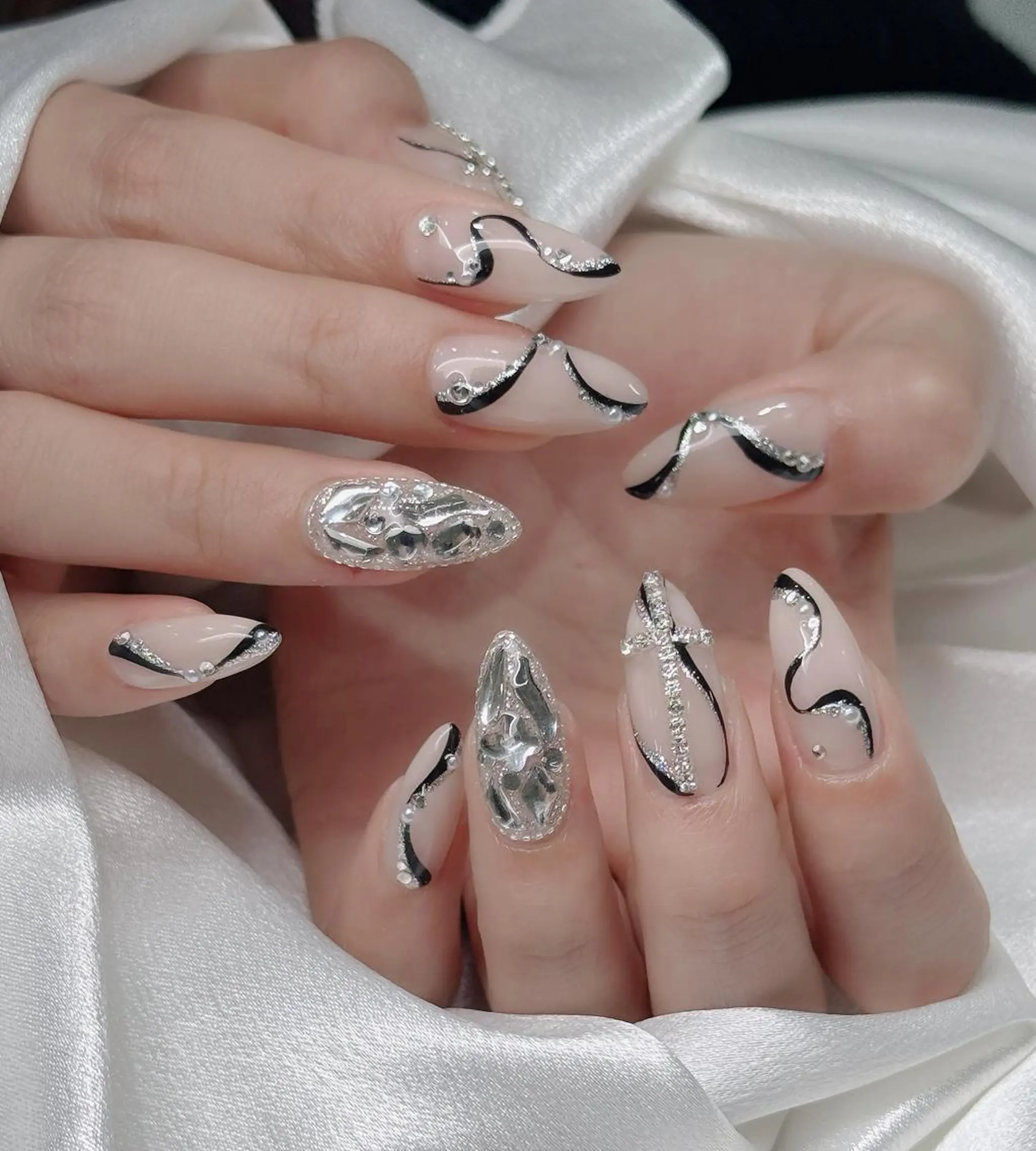 ネイル オーロラネイル ブルー チークネイル フットネイル フレンチネイル NAILS168 池袋西口駅前店のネイルデザイン