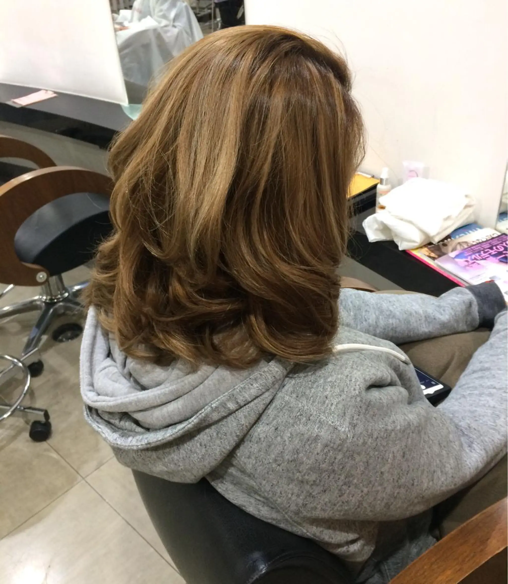 ミディアム カラー ヘアアレンジ バレイヤージュ レイヤーカット DISCOHAIRsanc（ルジャルダン町田）所属・烏山 達也のヘアスタイル