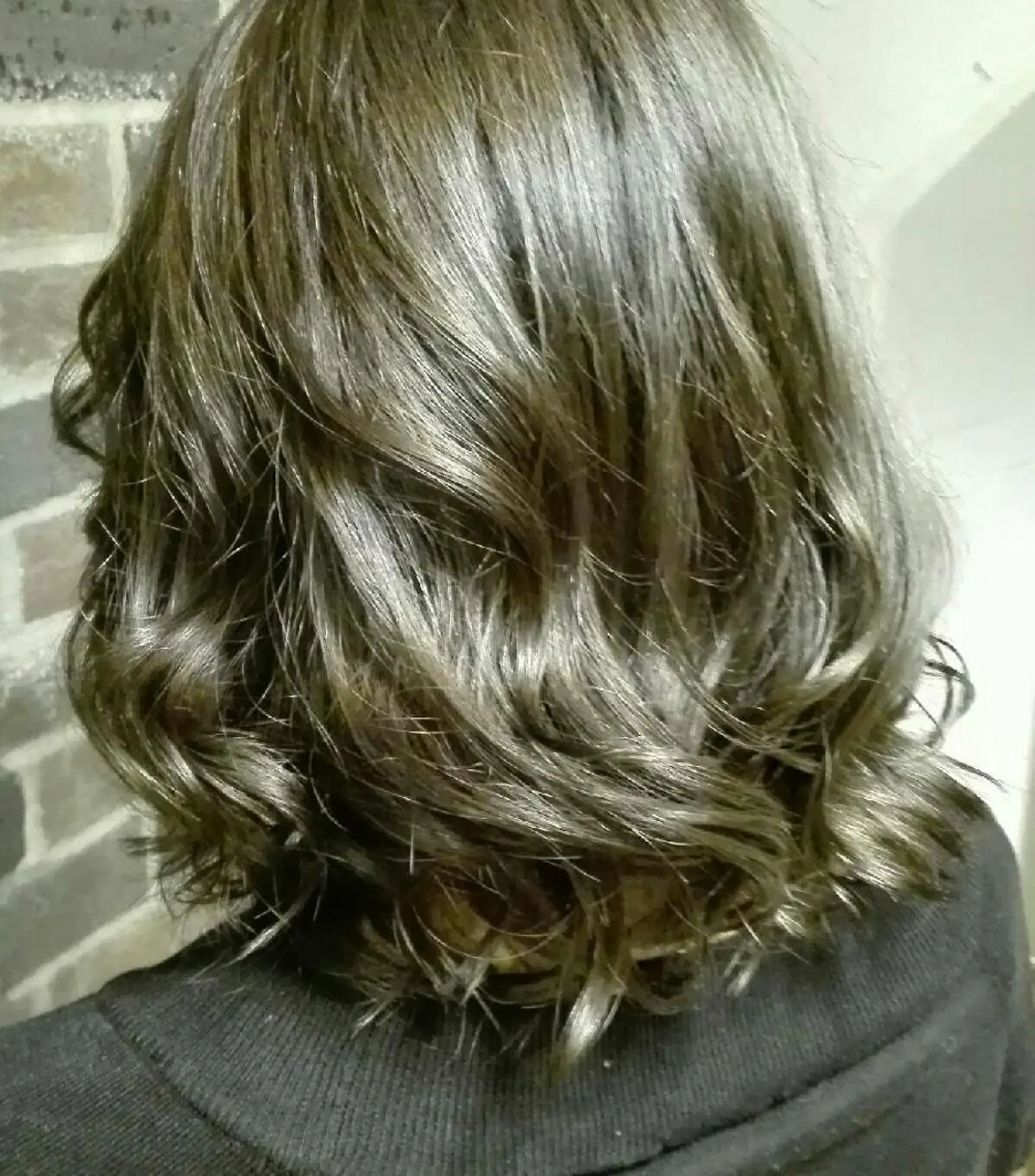 ミディアム パーマ ヘアアレンジ メンズ キッズ ネイル マツエク・マツパ アッシュ カット ヘアカラー トリートメント MEGUMI megumiのヘアスタイル