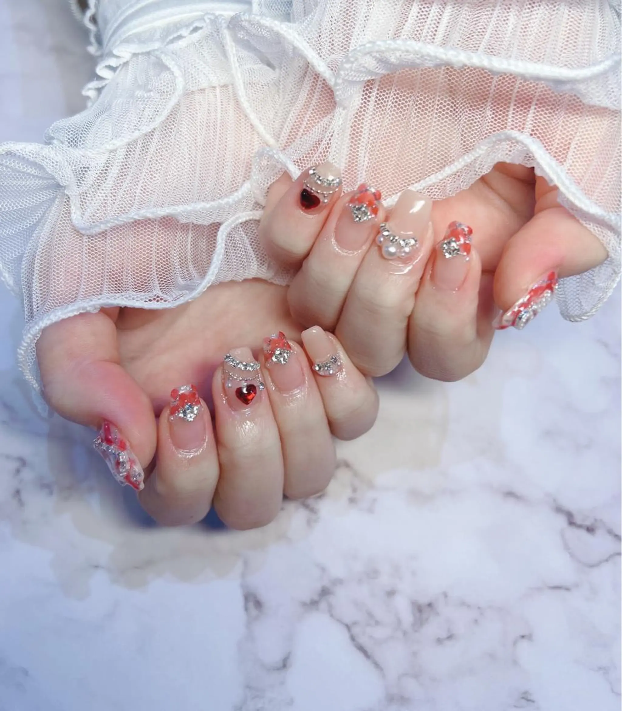 ネイル フレンチネイル ジェルネイル 韓国ネイル 持ち込み パラジェル ちゅるんネイル🪄 耳ツボジュエリー🔗のネイルデザイン