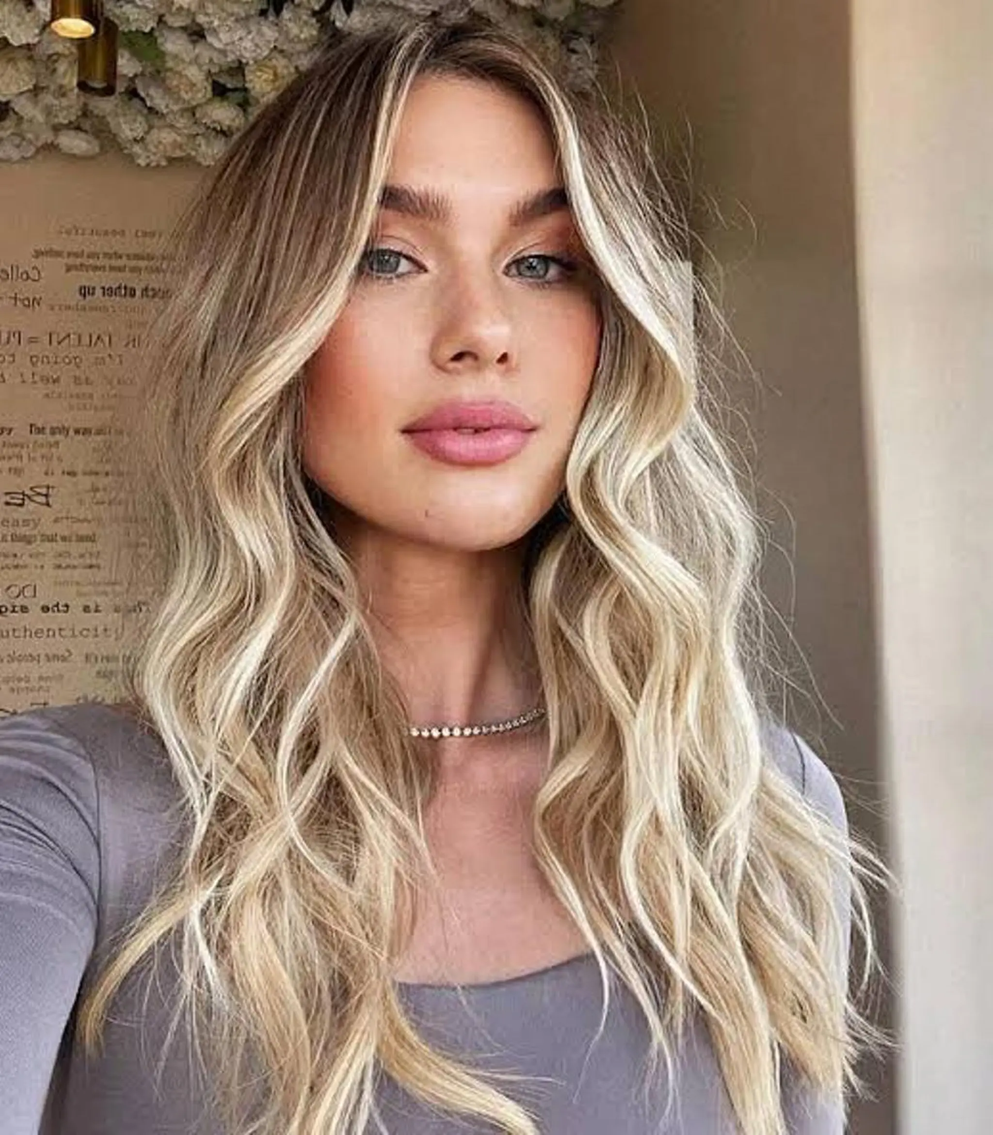 ロング カラー バレイヤージュ レイヤーカット ヘアカラー トリートメント 白髪ぼかしハイライト バレイヤージュヤマトのヘアスタイル