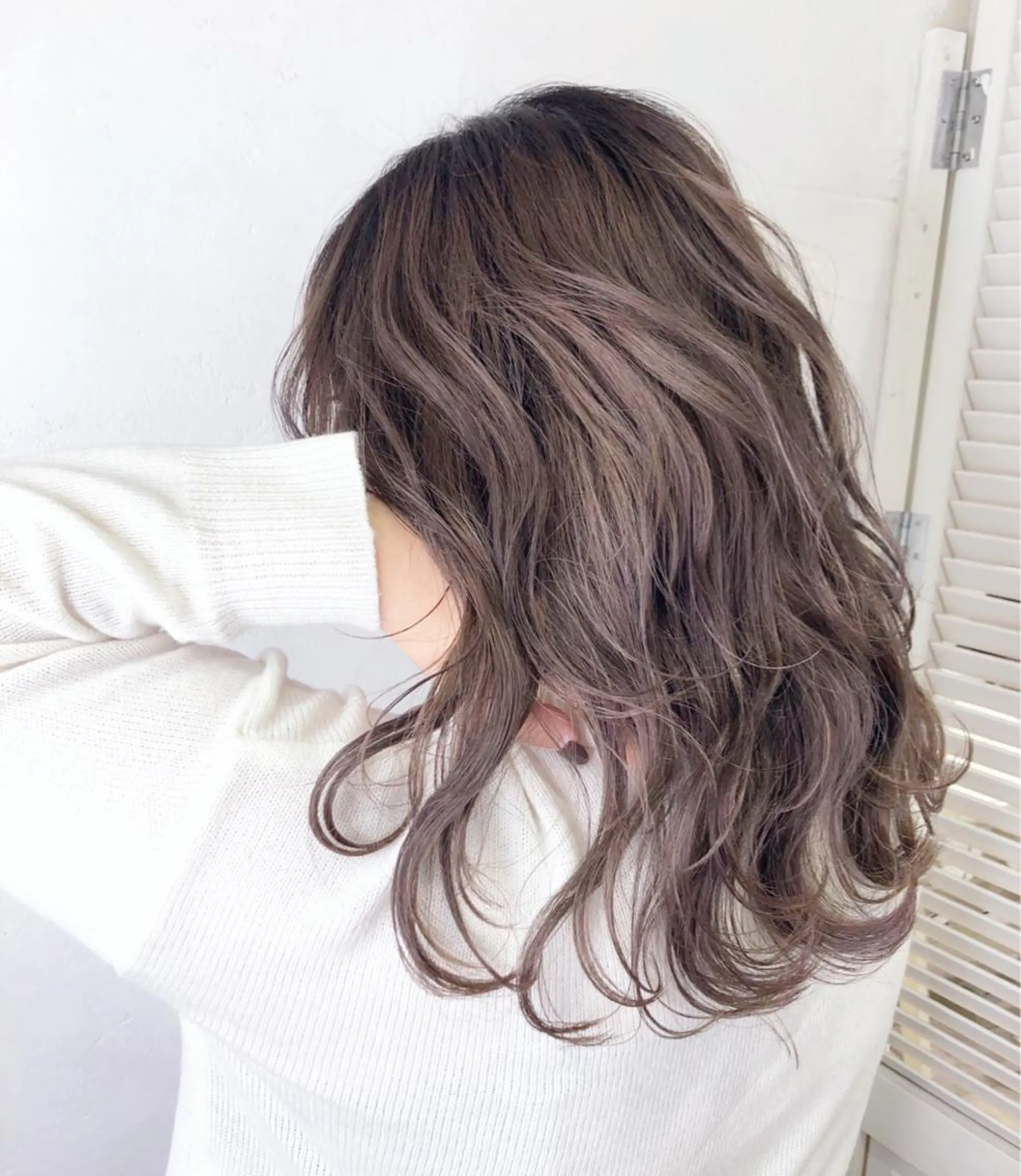 セミロング カラー グレージュ ラベンダーカラー ラベンダーグレージュ ラベンダーグレー その他 ブリーチカラーレイヤ ーカット🦋annaのヘアスタイル