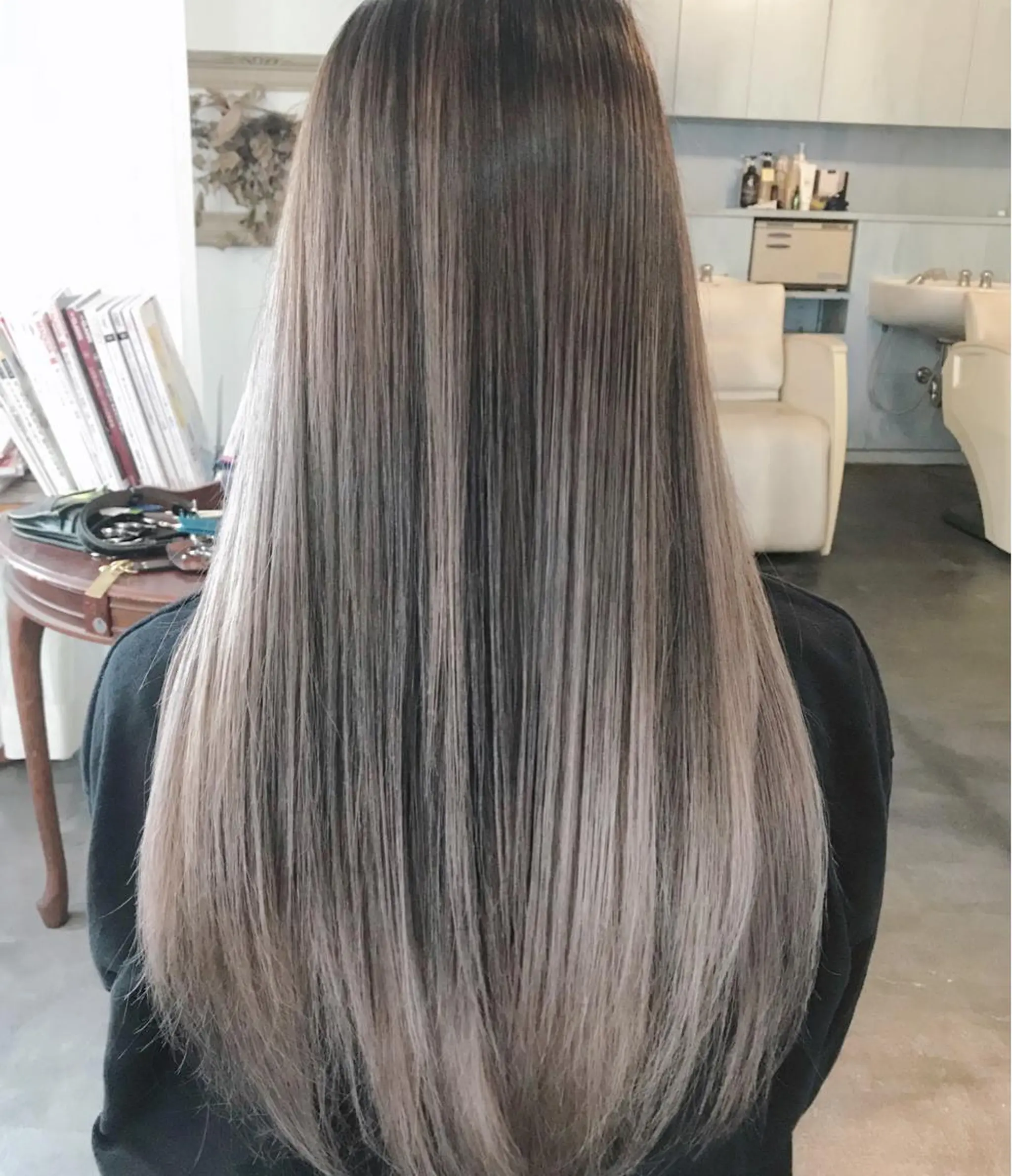 ロング カラー ヘアアレンジ お団子ヘア 切りっぱなしボブ バレイヤージュ デザインカラー グラデーションカラー Mariana/ 鶴原-ハイライトのヘアスタイル