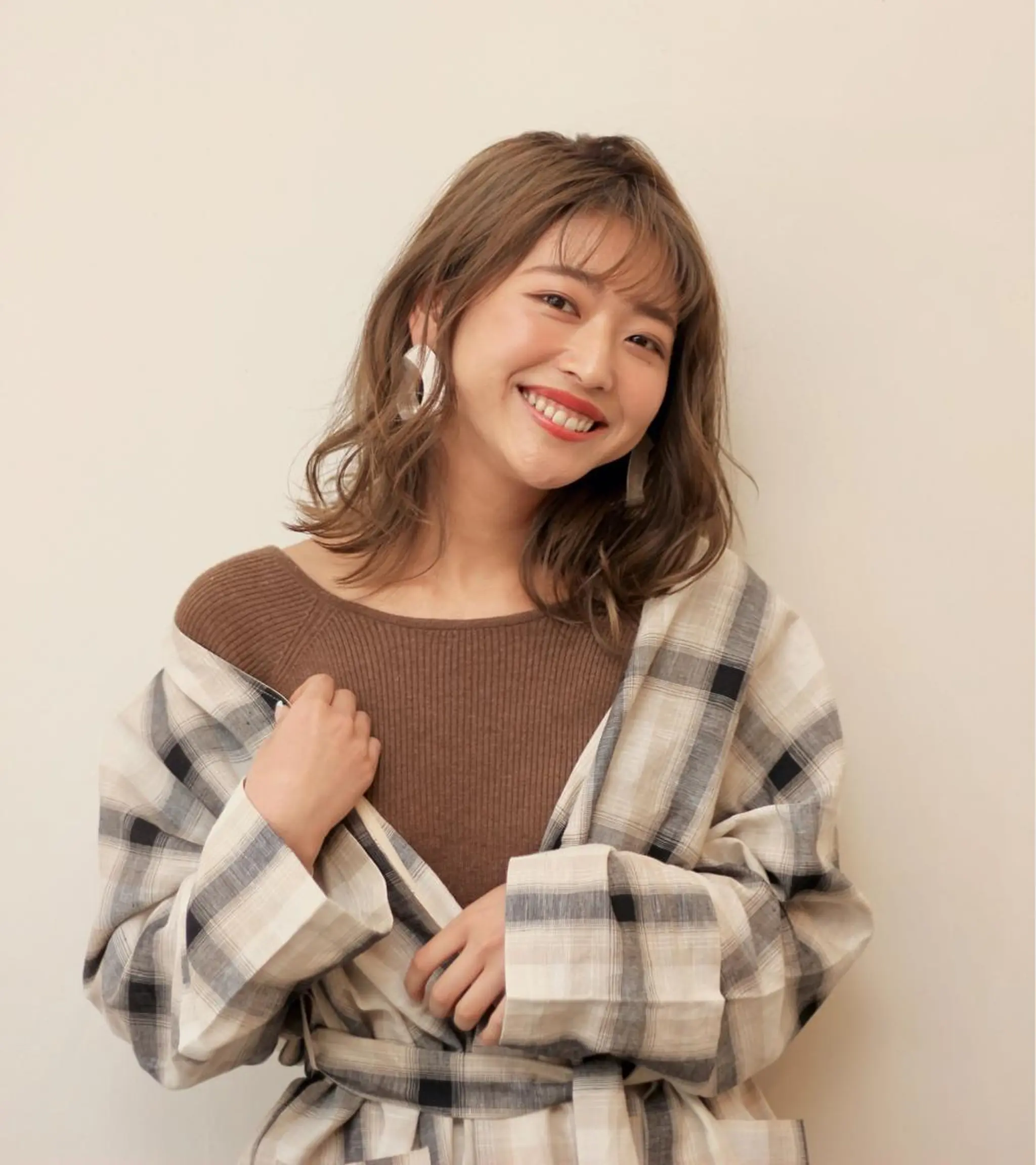 セミロング カラー ベージュカラー シースルーバング h a k u 大倉 卓人のヘアスタイル