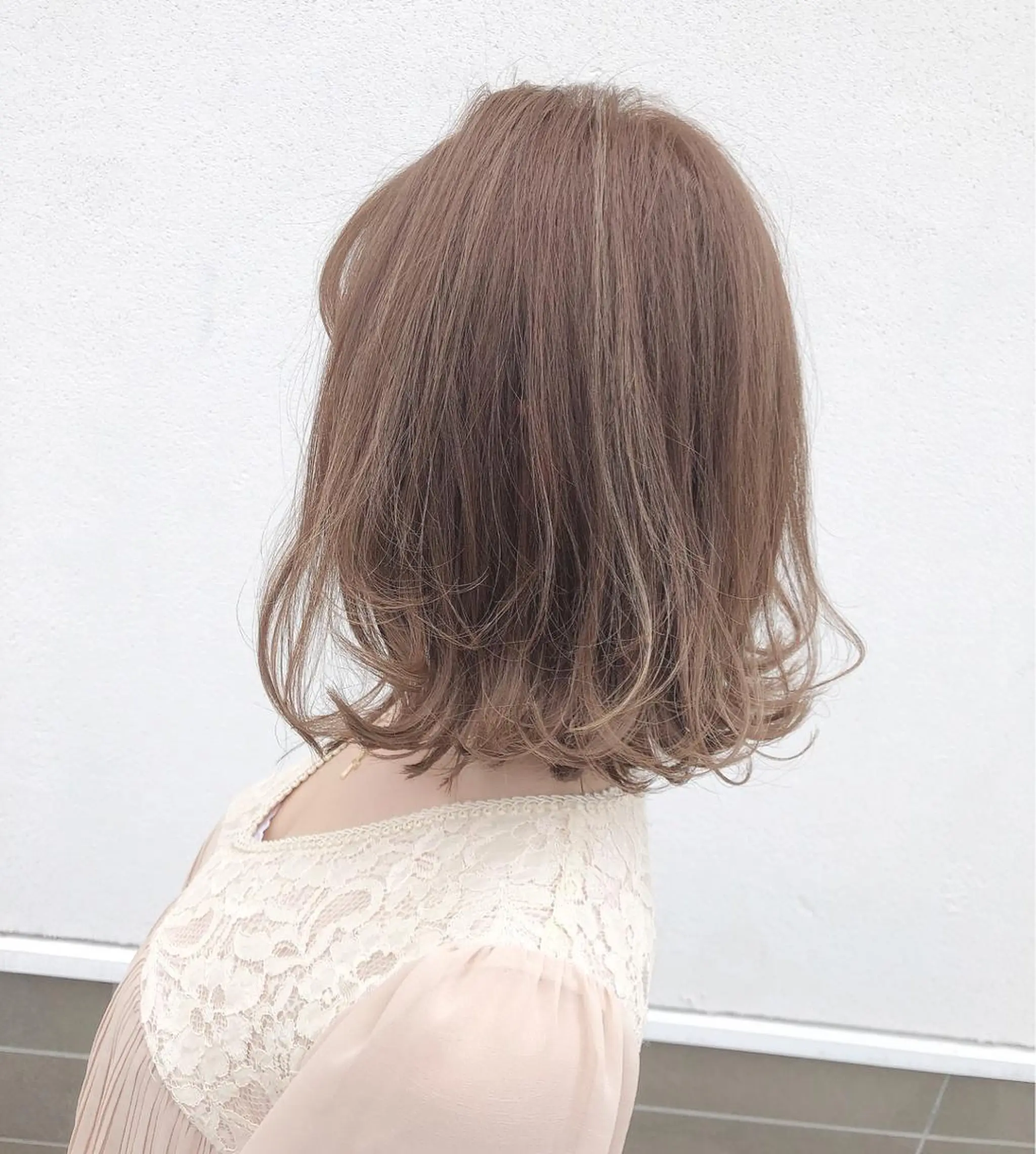ミディアム ボブ ハイライト カット ヘアカラー トリートメント 具志 正太のヘアスタイル