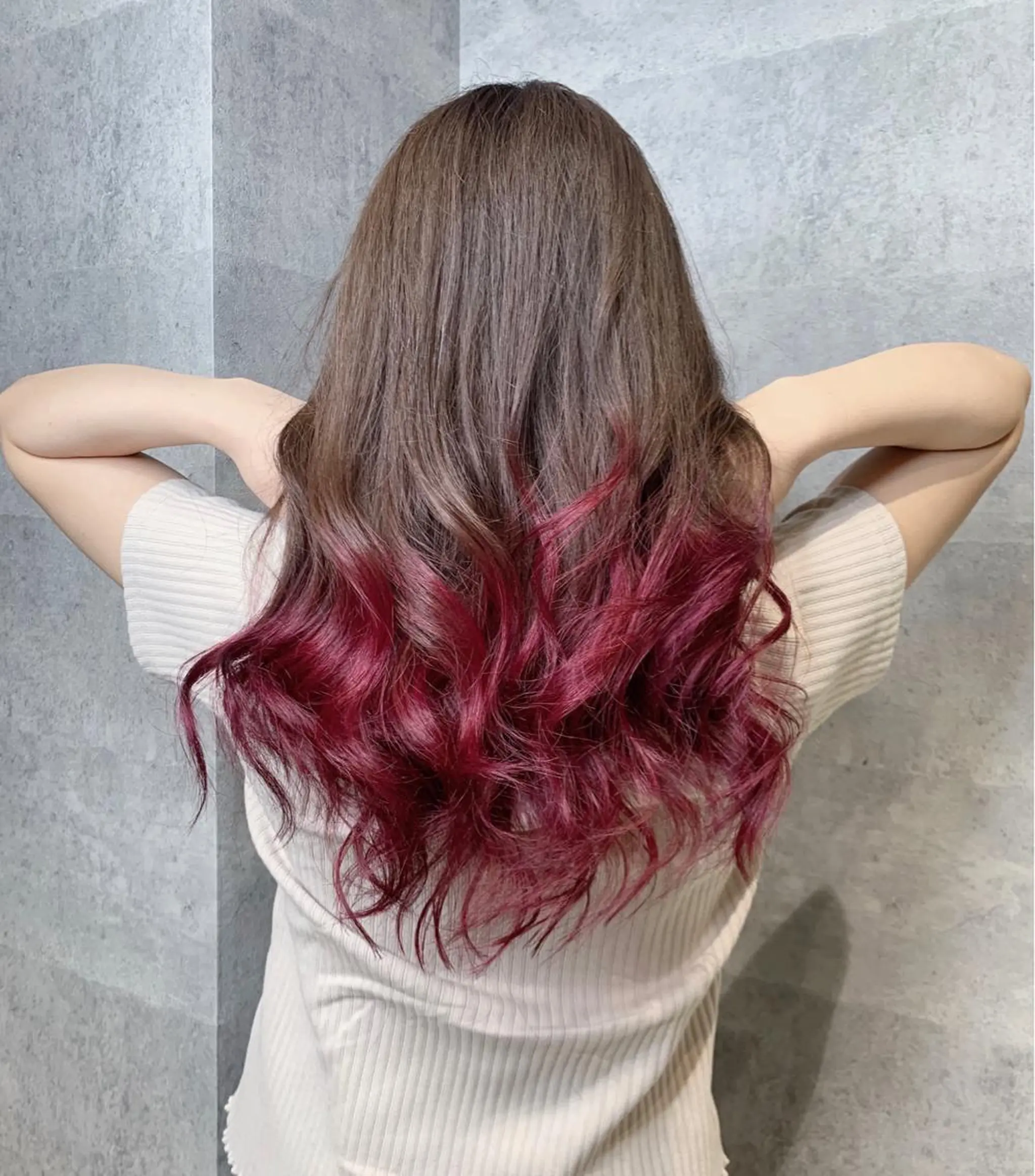 ロング カラー ブリーチ グラデーションカラー レッドカラー _WHITE 天神店 YUMEKA🐻のヘアスタイル