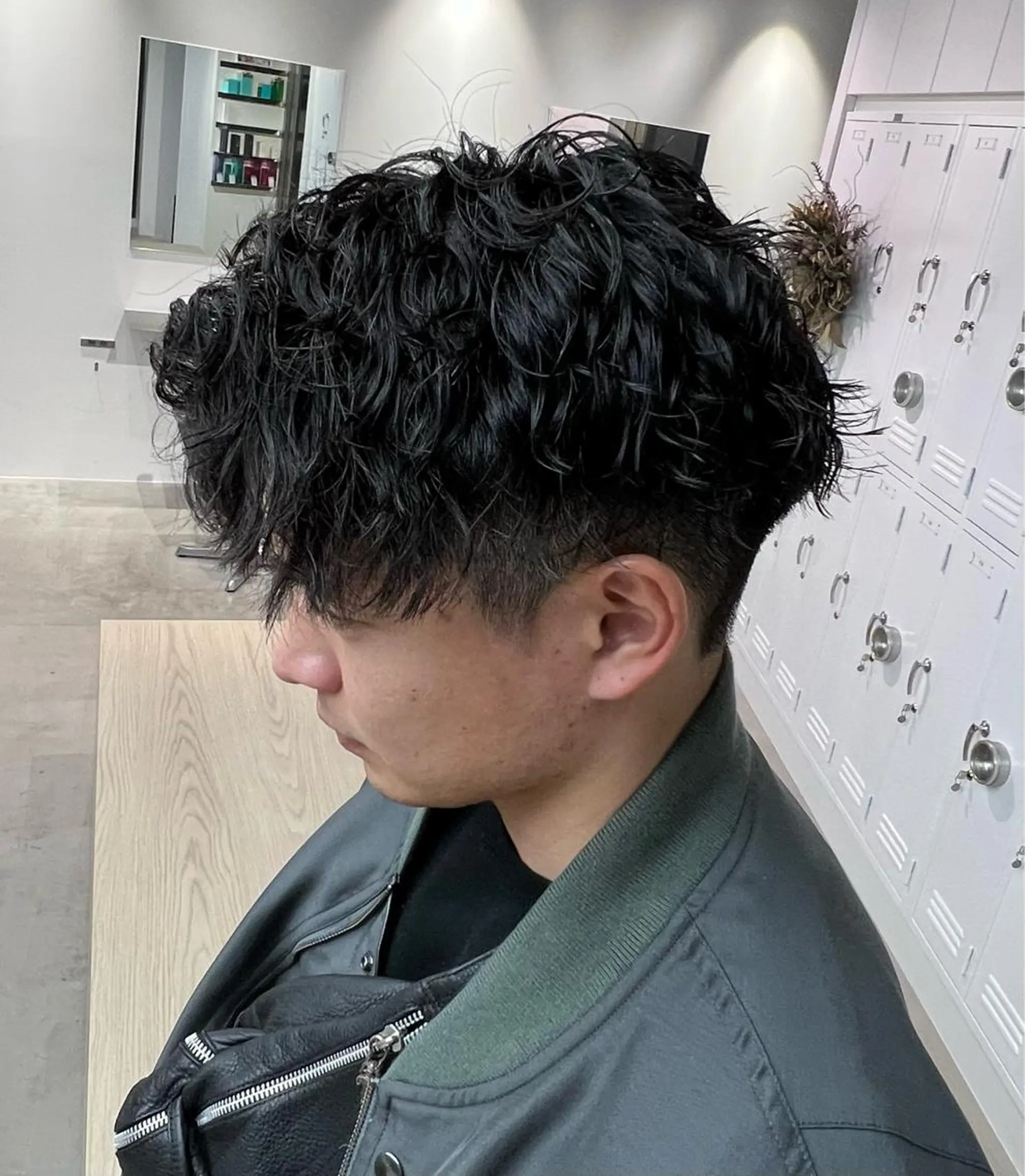 ミディアム パーマ メンズ ミディアムパーマ マッシュ メンズパーマ ツイストスパイラルパーマ 波巻きパーマ カット パーマ 天神大名メンズパーマ メンズショートのヘアスタイル