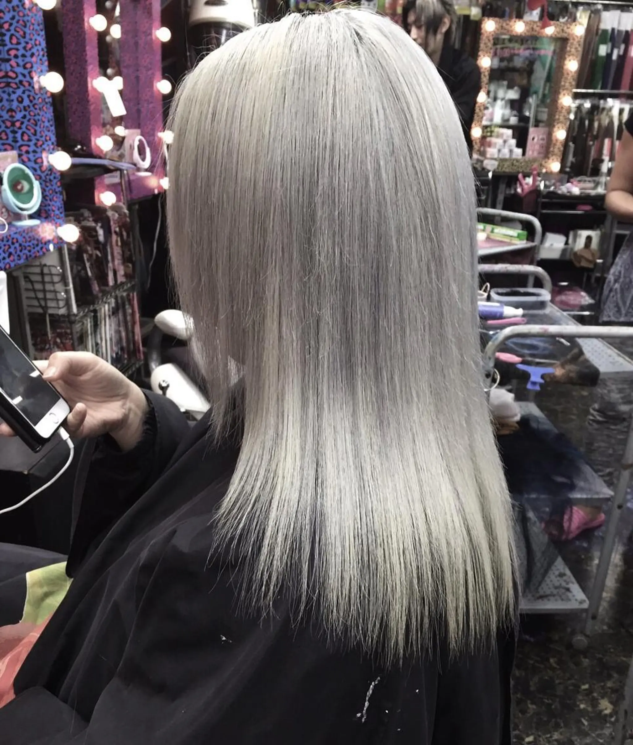 セミロング カラー ブリーチ 今泉 周のヘアスタイル