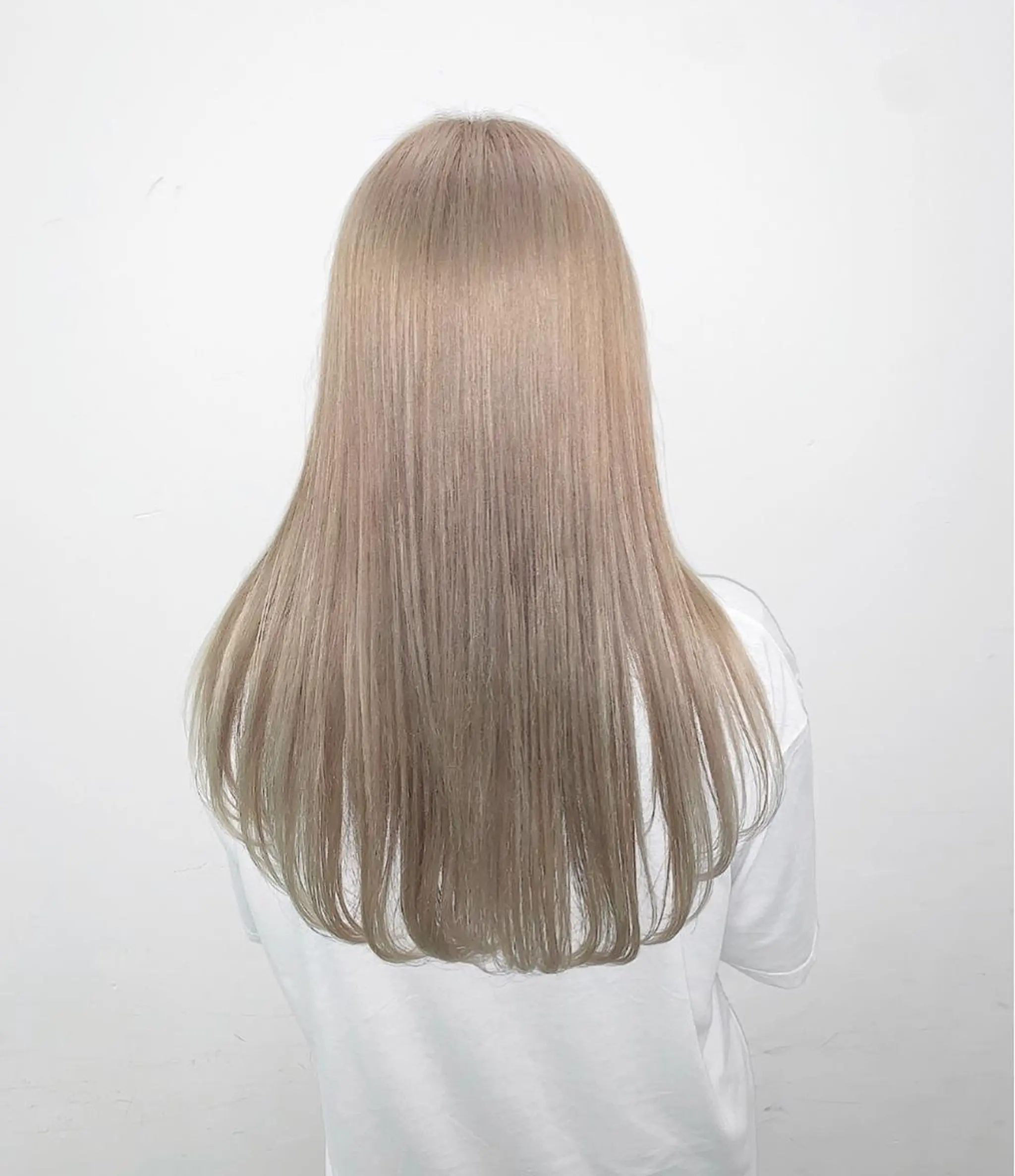 ロング カラー ベージュカラー ブリーチ ホワイトベージュ ブリーチソムリエ認定 梅田茶屋町Eir辻のヘアスタイル