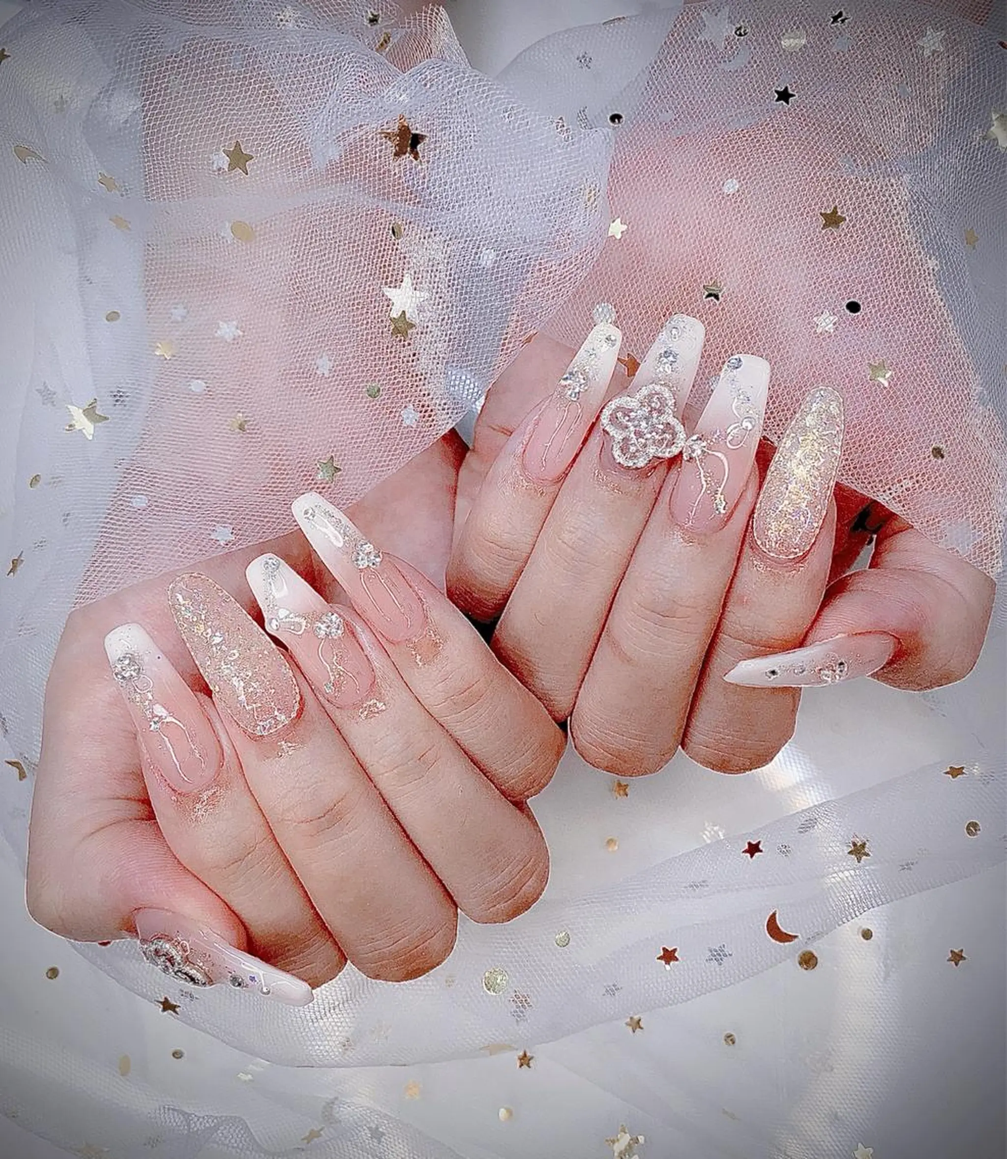 ネイル ハンドネイル I-nailロング /ワンホン/キラキラのネイルデザイン