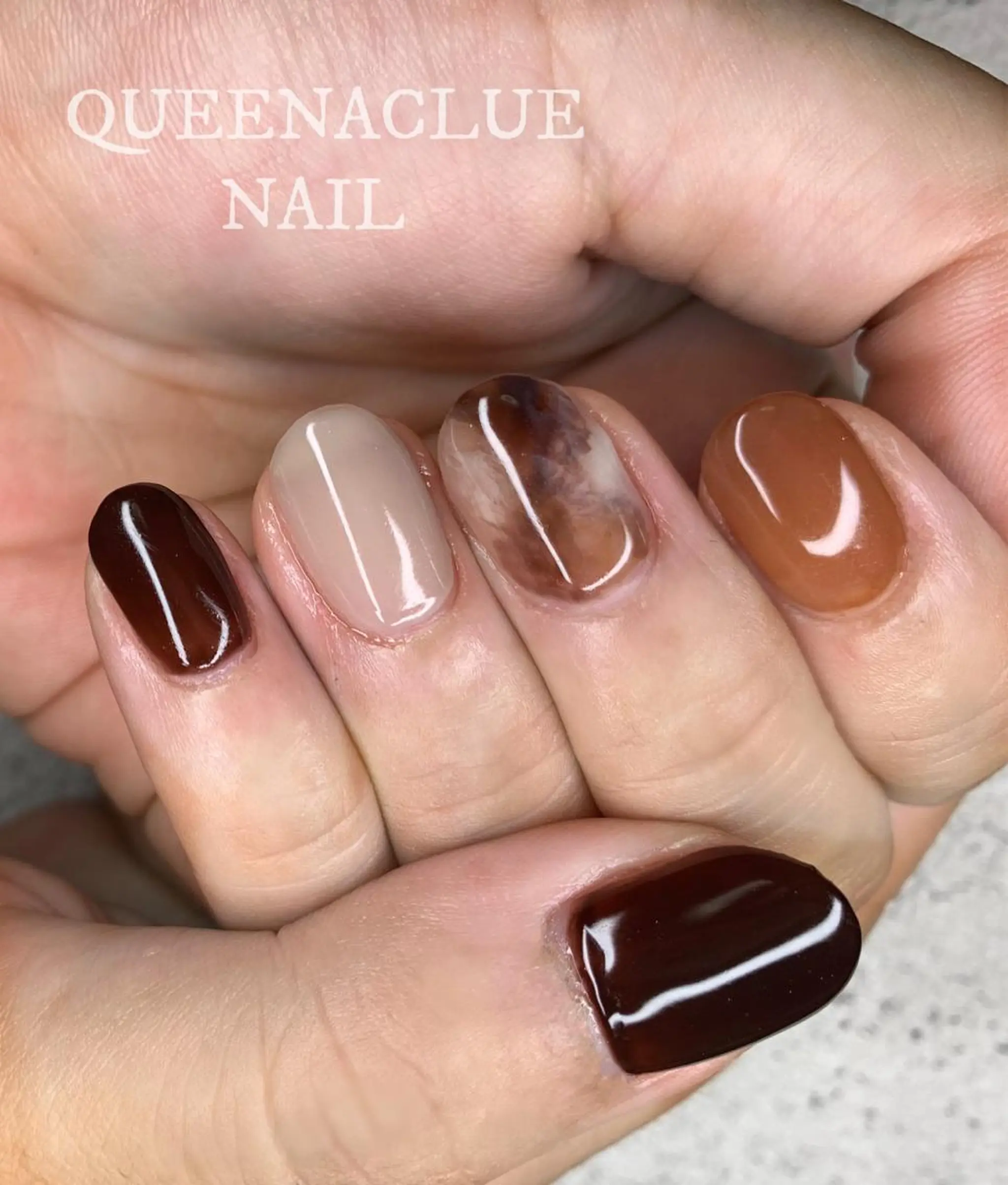 ネイル べっ甲ネイル ブラウン ニュアンスネイル 冬ネイル 毛穴改善/脱毛 ネイル　川上久仁子のエステ・リラクイメージ