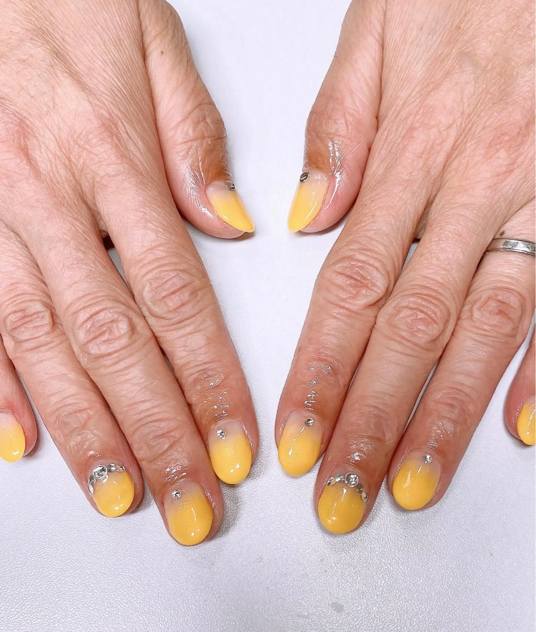 ネイル グラデーション 黄色 ハンドネイル yuminail所属・錦糸町 mi_nailのネイルデザイン