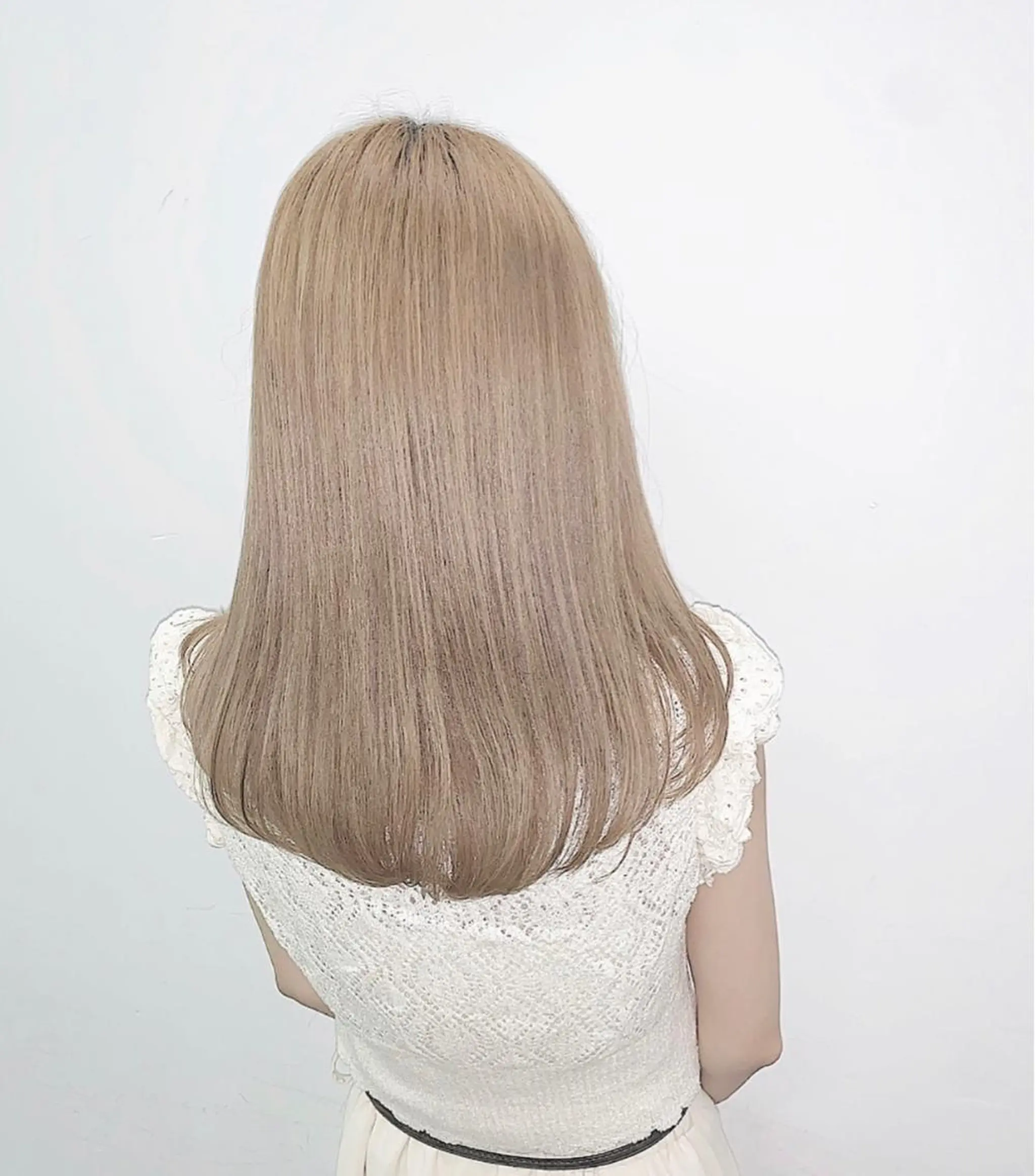 ロング カラー ベージュカラー ブリーチ ミルクティーベージュ ブリーチソムリエ認定 梅田茶屋町Eir辻のヘアスタイル