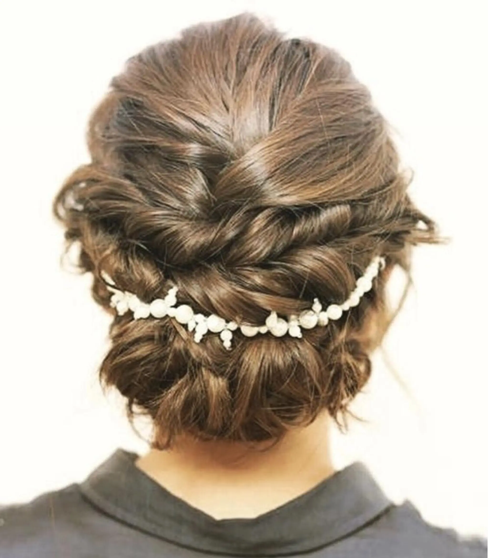 セミロング ヘアアレンジ レイヤーカット✖️ 柔らかベージュカラーのヘアスタイル