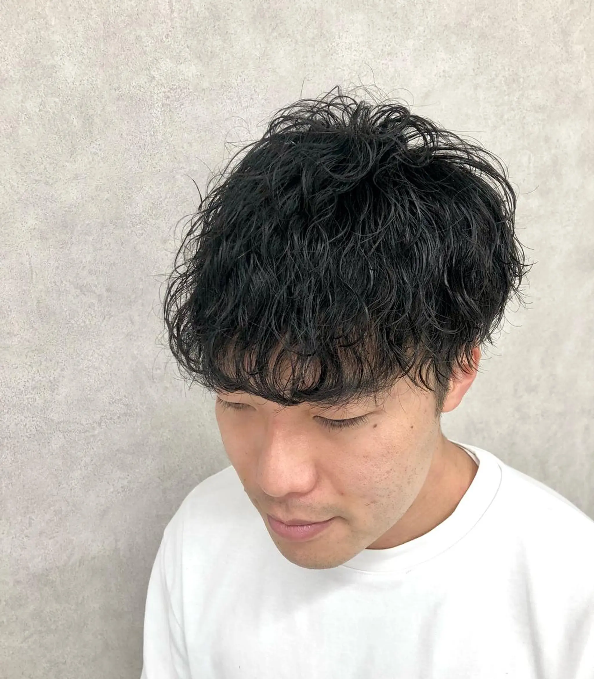 ショート メンズ 波巻きパーマ カット トリートメント ショート、韓国メンズ ヘアのかつらぎのヘアスタイル