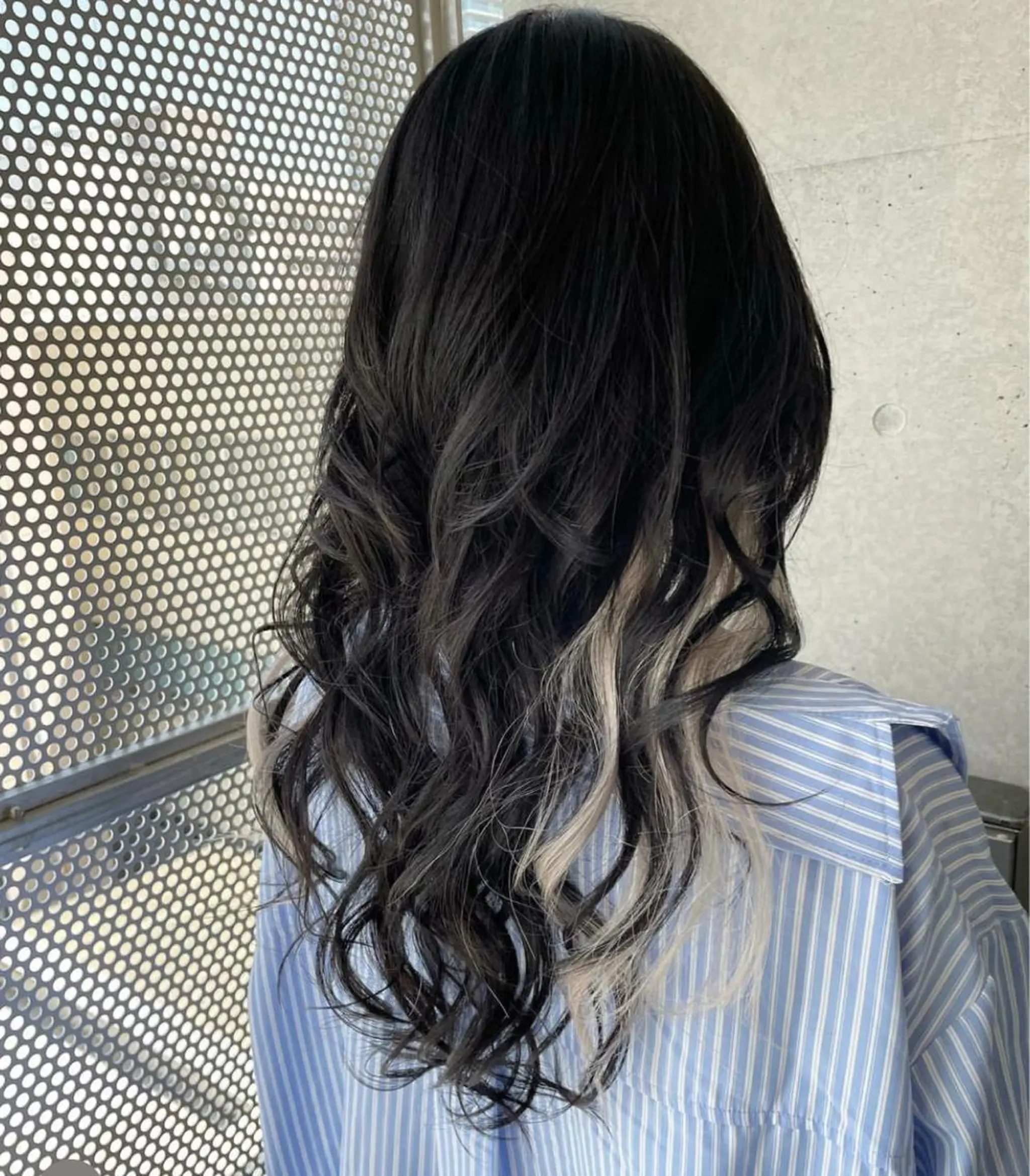 カラー ハイトーンカラー インナーカラー カット エクステ 吉野 瑳桜のヘアスタイル