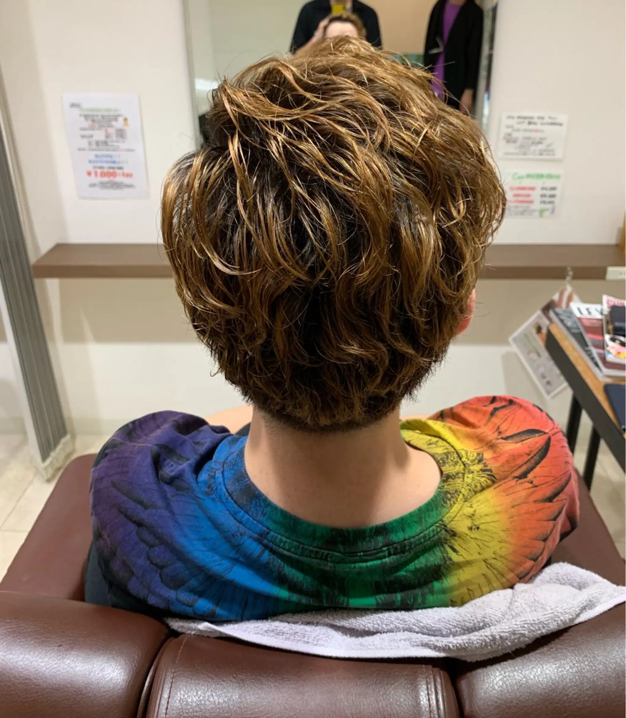 ショート パーマ メンズ アップバング メンズパーマ カット ヘアカラー 鵜飼 真伍のヘアスタイル