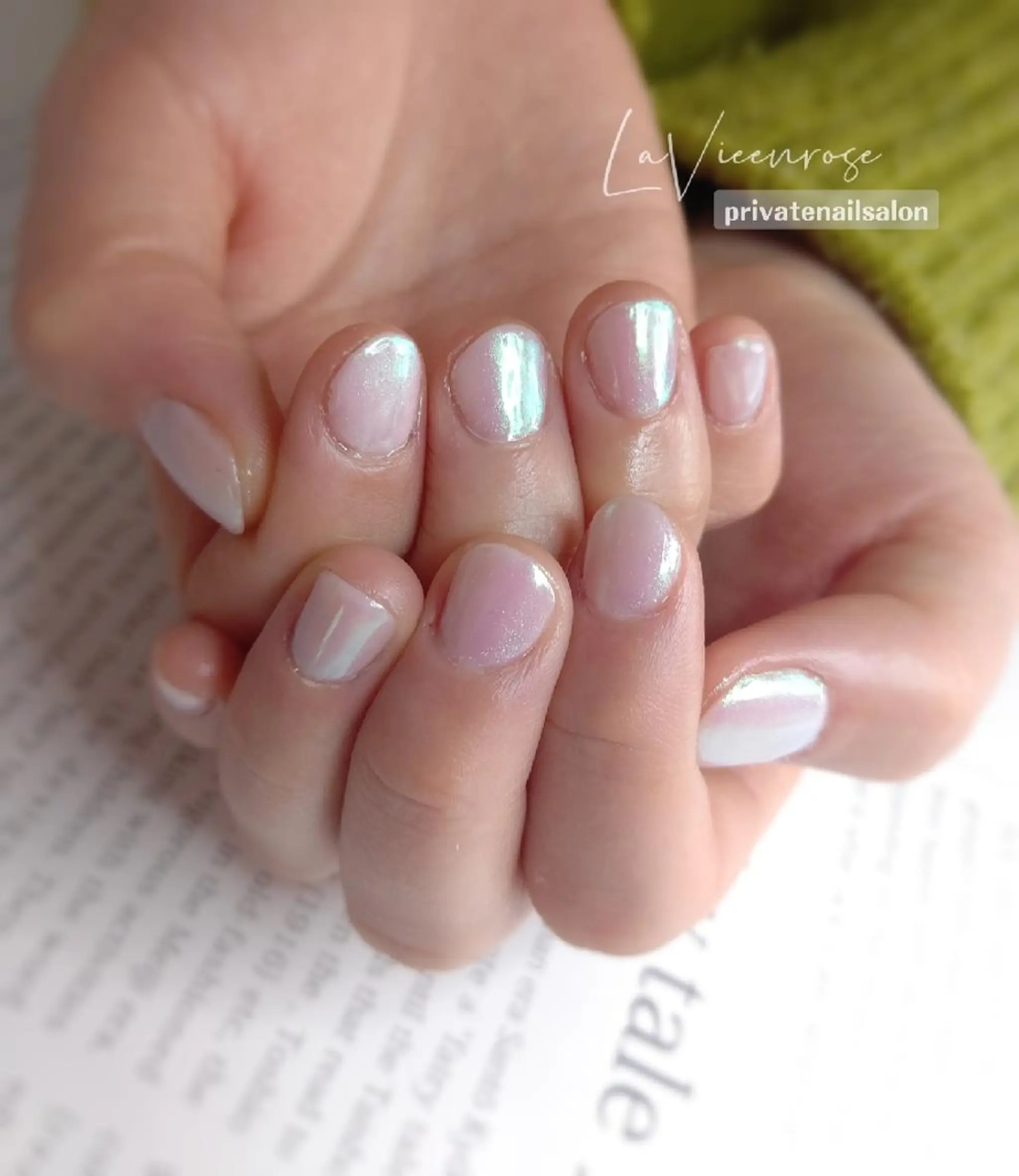 ネイル オーロラネイル ラヴィアン ローズのネイルデザイン