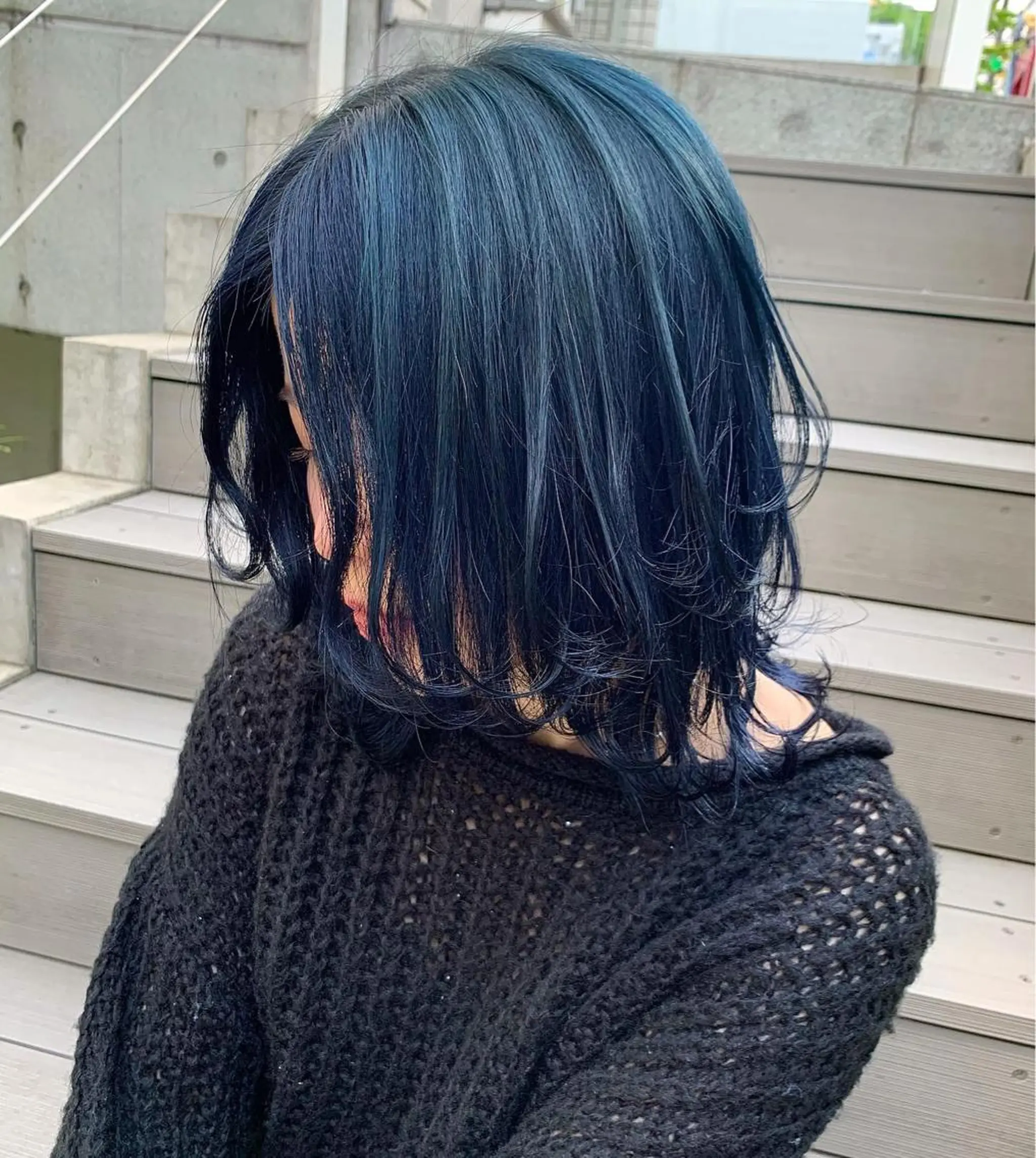 セミロング カラー ブルーカラー デザインカラー ネイビーカラー 中性ウルフカット ケアブリーチ/ケイトのヘアスタイル