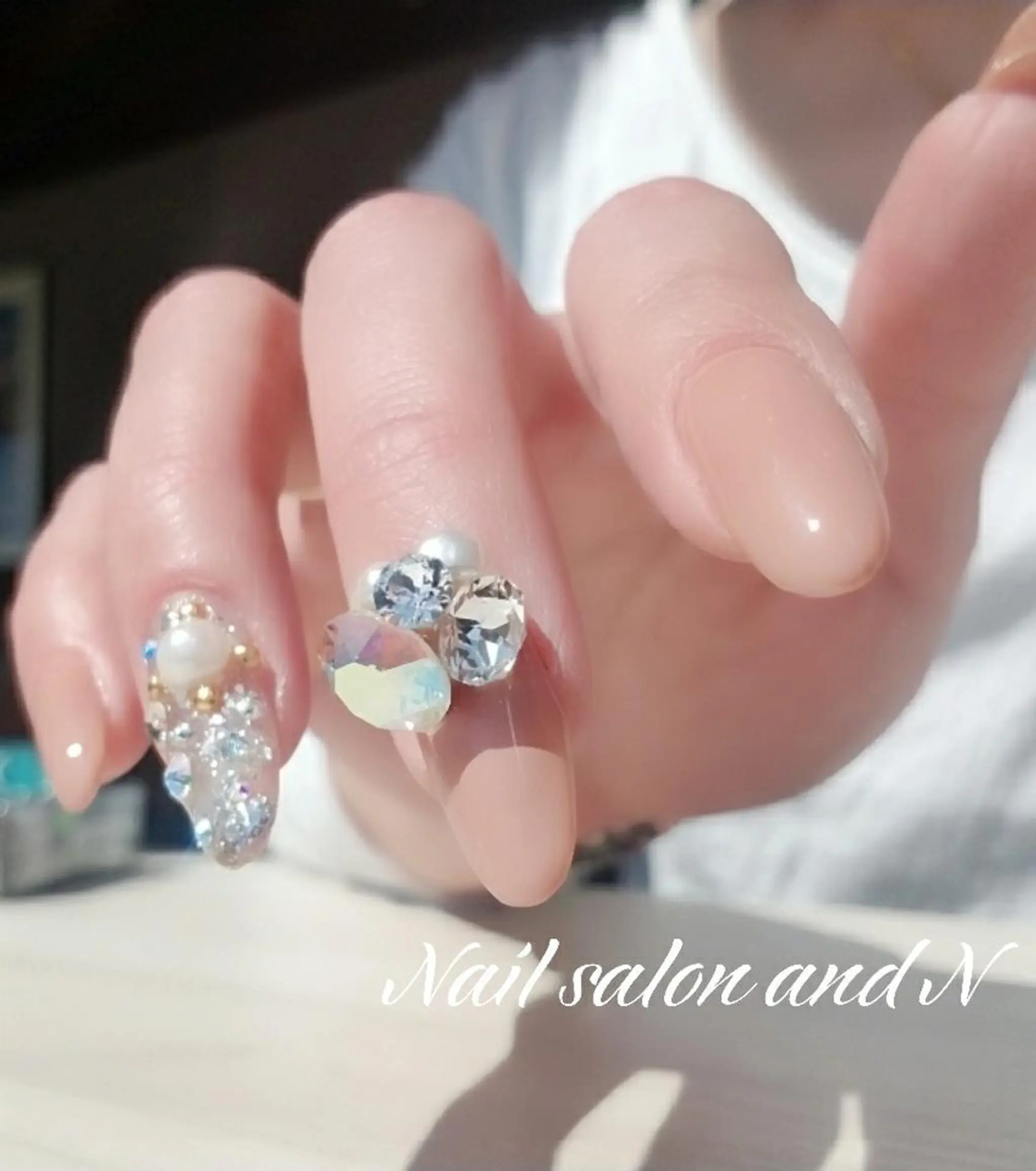 ネイル ストーンネイル and Nのネイルデザイン