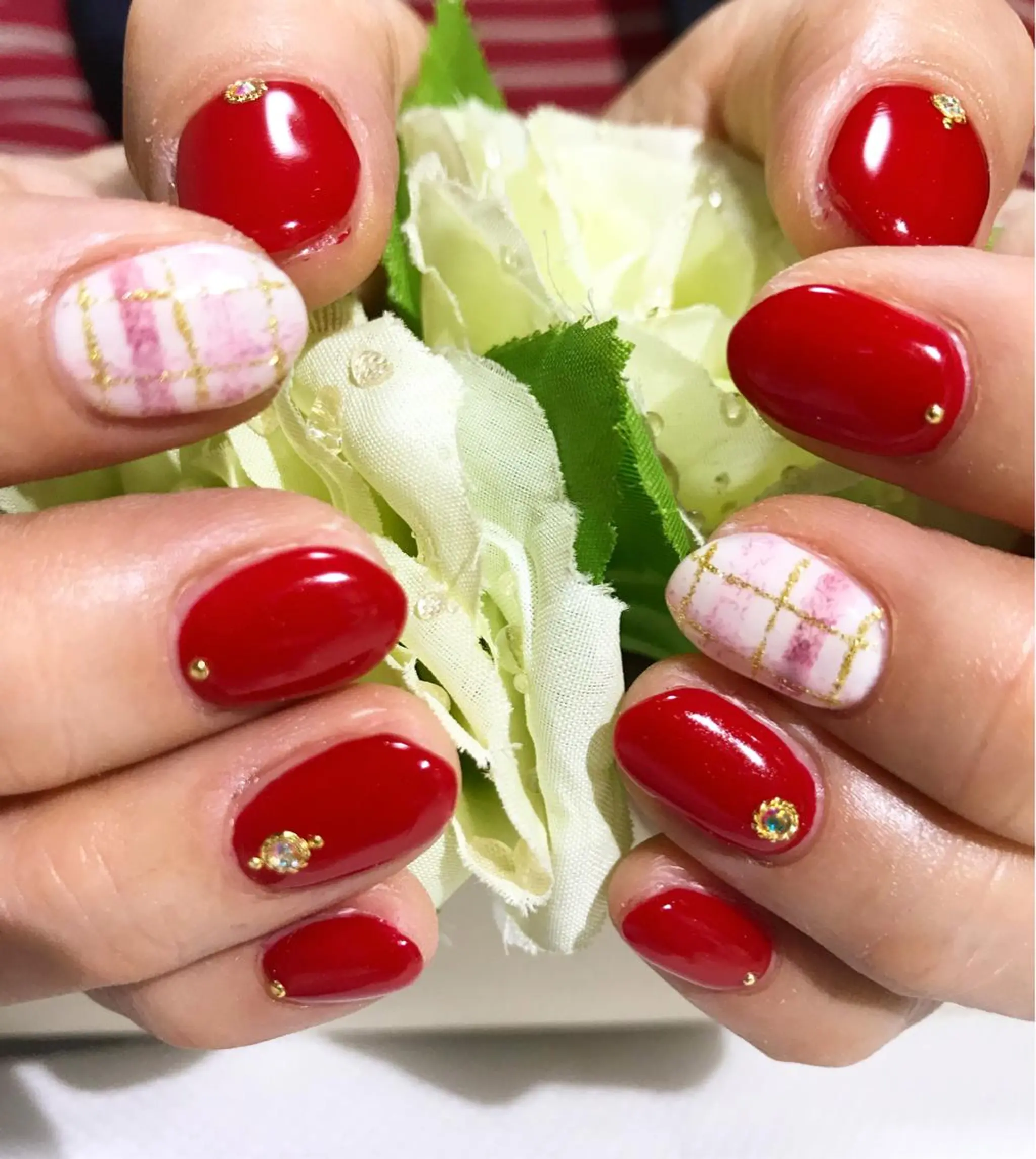 ネイル フットネイル 赤色 シンプルネイル 春ネイル ホワイト nail fufla ♡yamane♡のネイルデザイン
