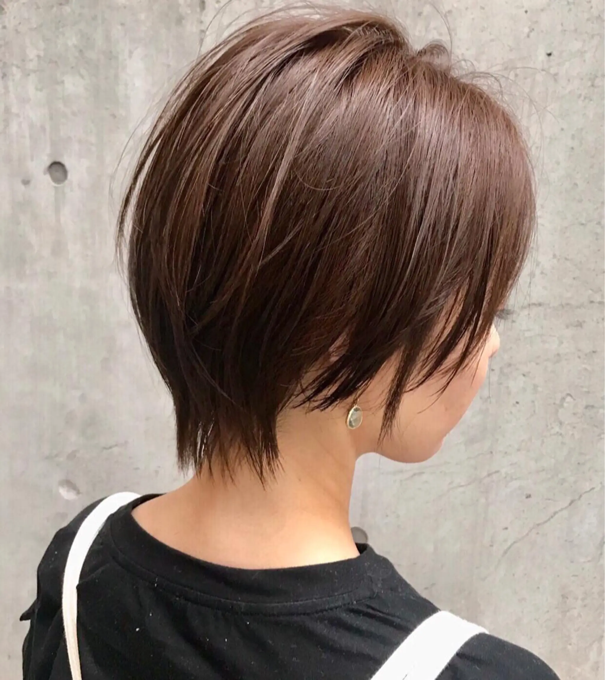 ショート カラー アッシュ ベージュカラー ブルーカラー グレージュ ハイトーンカラー カット ヘアカラー AKI アキのヘアスタイル