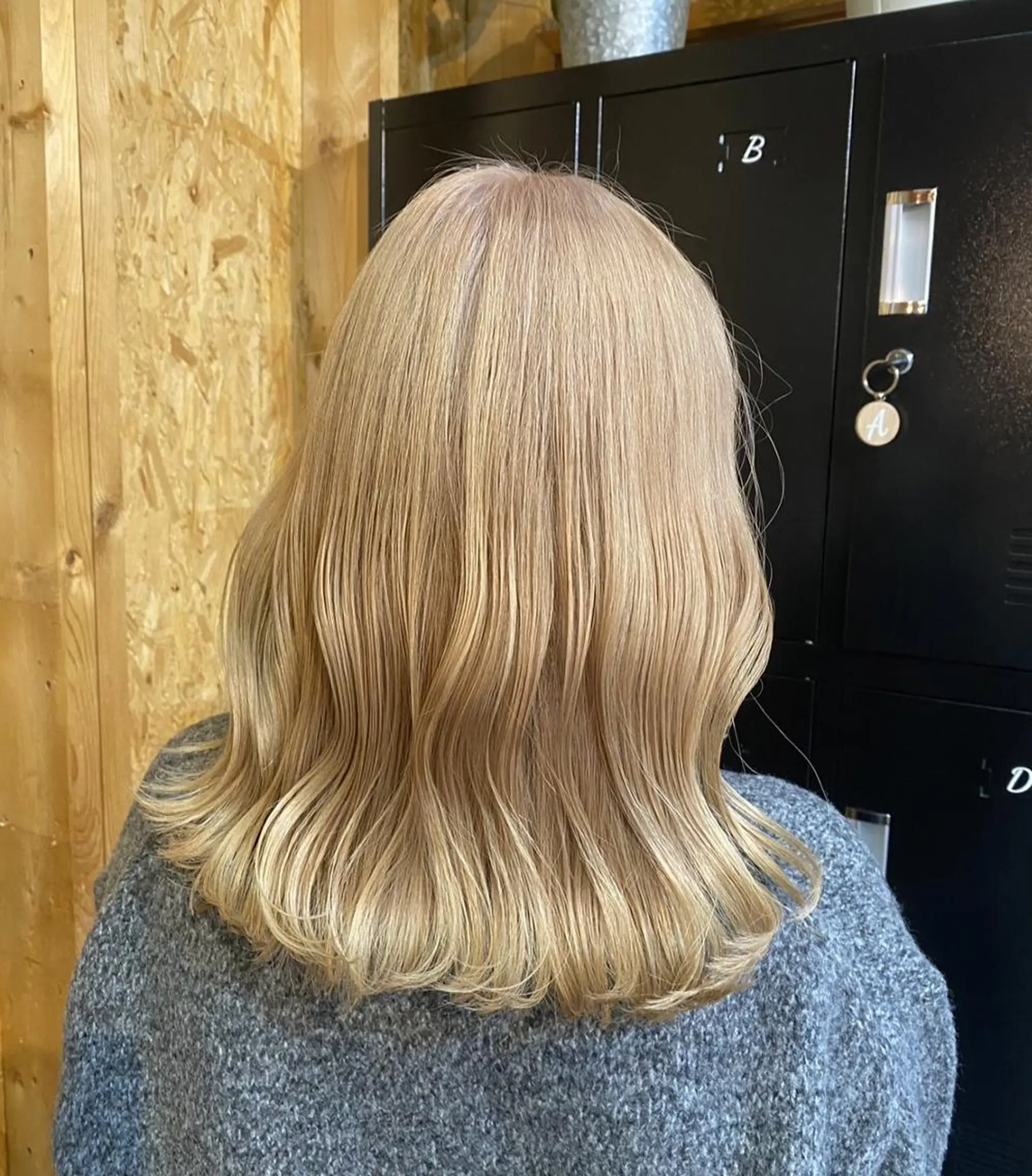 ミディアム 💕モテベージュ 🧡NANAKO🧡のヘアスタイル