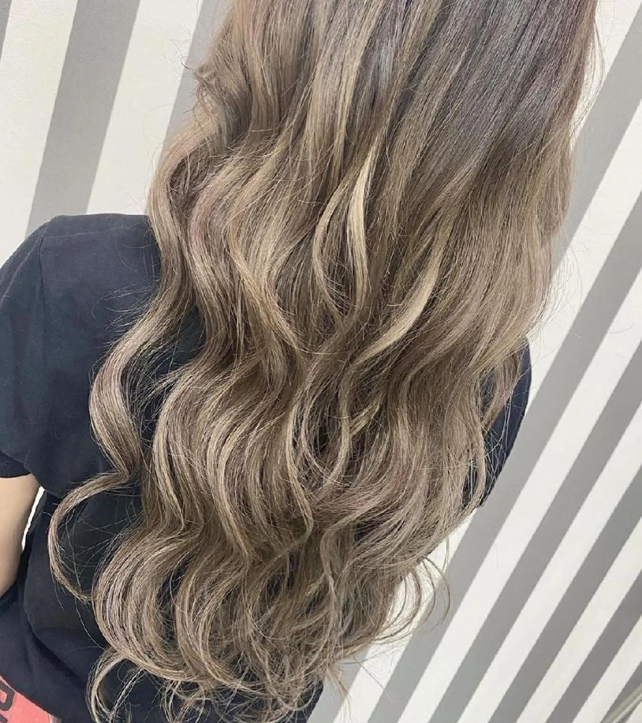 カラー ロング ダブルカラー グレージュ ヘアカラー トリートメント ブリーチカラー🌈 嘉名 真樹のヘアスタイル