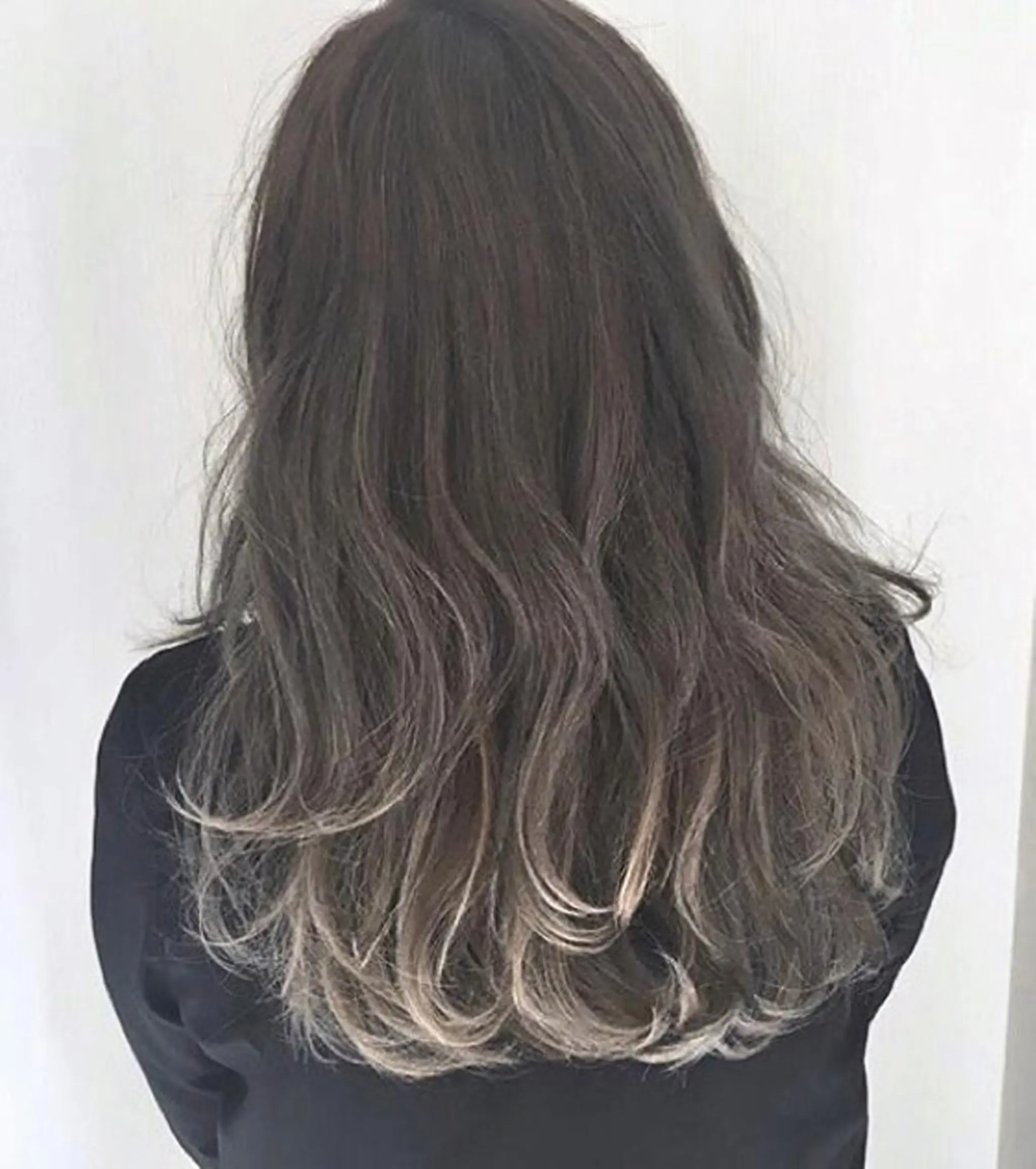 ミディアム カラー グラデーションカラー ハイライトカラー ハイライト ケア剤オタク×海外 ヘア長谷川裕起のヘアスタイル