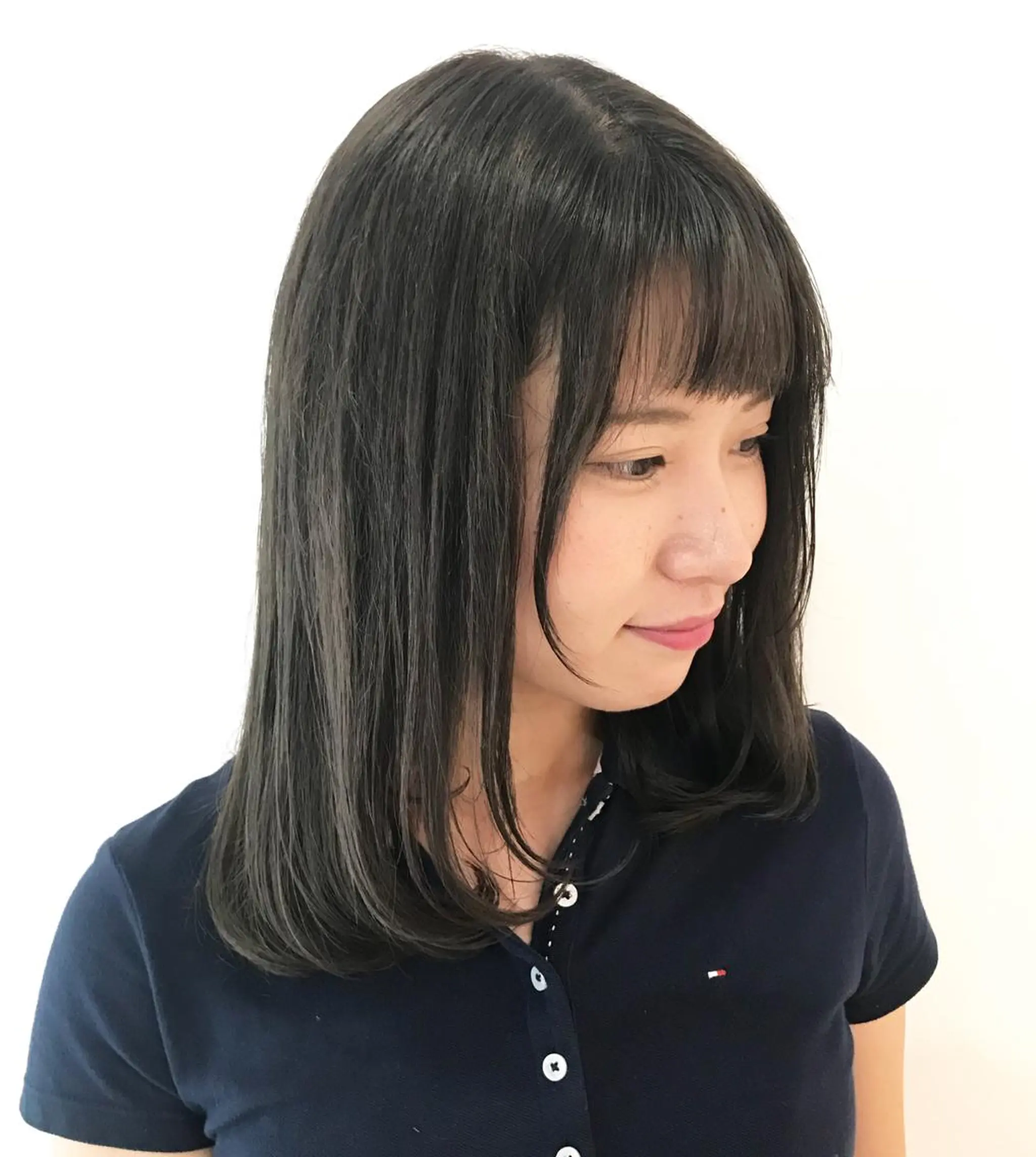 ミディアム カラー アッシュ 縮毛矯正 ウルフカット レイヤーカット上柿のヘアスタイル